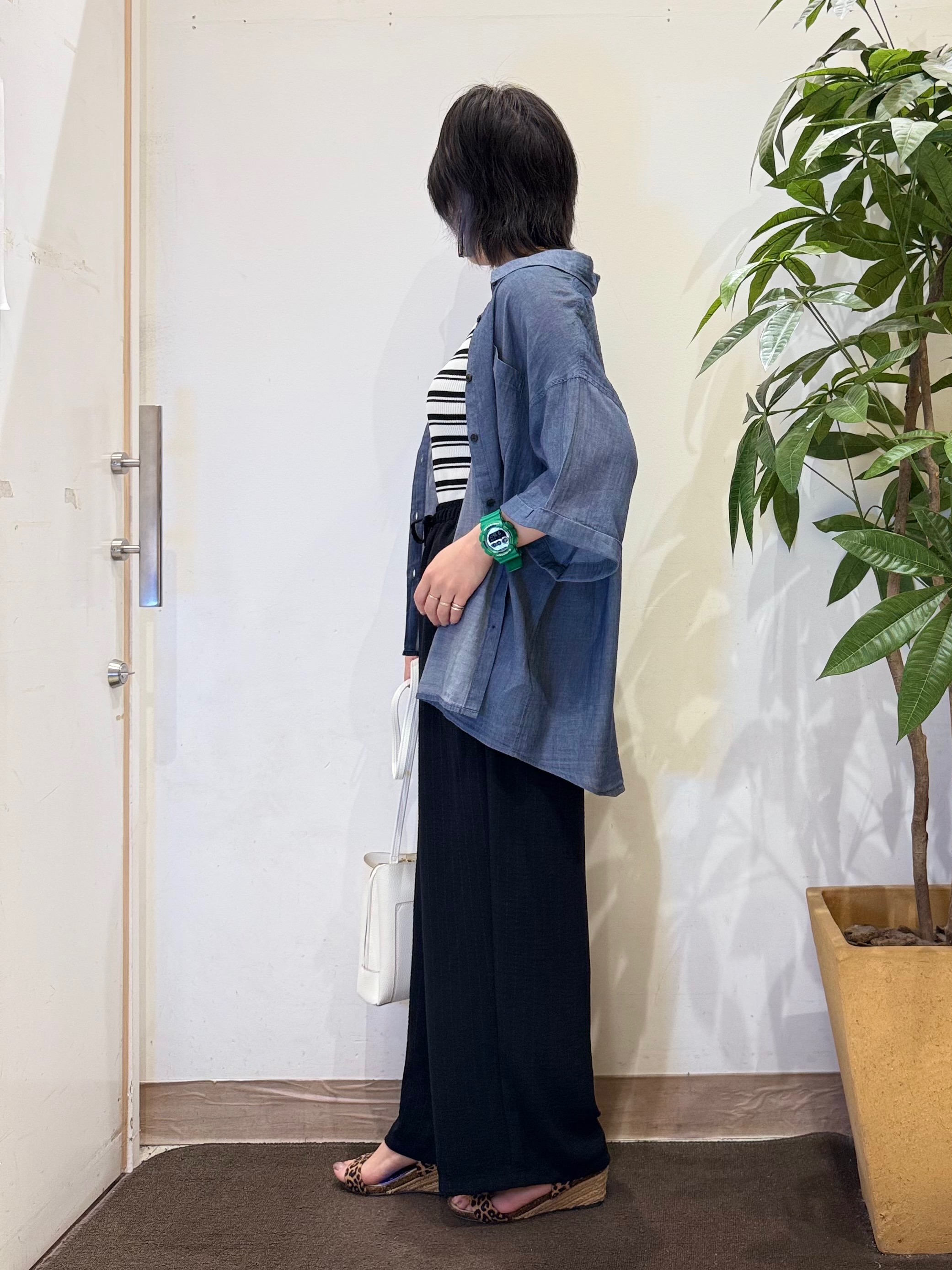 misakiさんの「SHOO･LA･RUE｜【S-LL/洗濯機可/綿100%】やわらかシアーデニム 5分袖ポケットシャツ」を使ったコーディネート