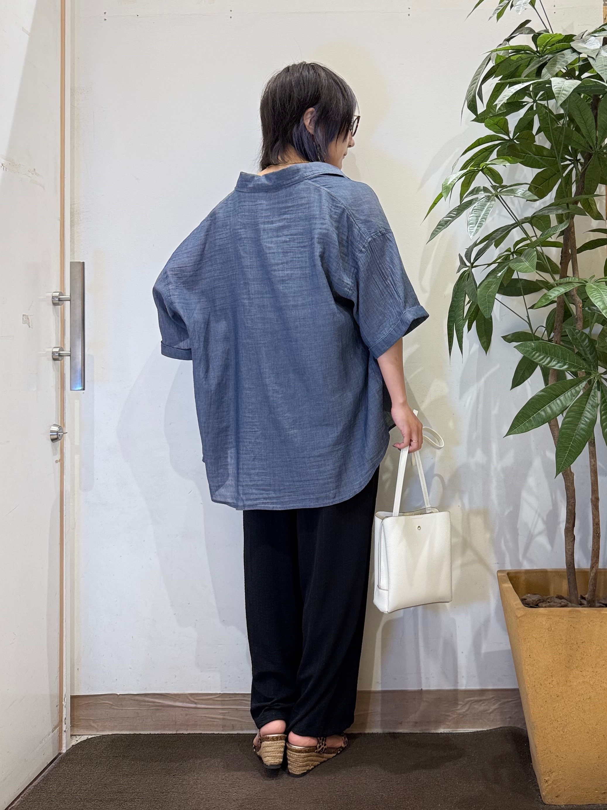misakiさんの「SHOO･LA･RUE｜【S-LL/洗濯機可/綿100%】やわらかシアーデニム 5分袖ポケットシャツ」を使ったコーディネート