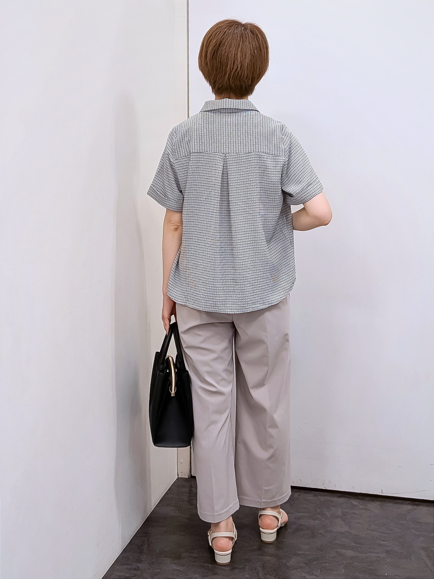 やまちゃんさんの「grove｜半袖になって再登場！【洗える】チャーム付きマルチWAYボウタイブラウス」を使ったコーディネート
