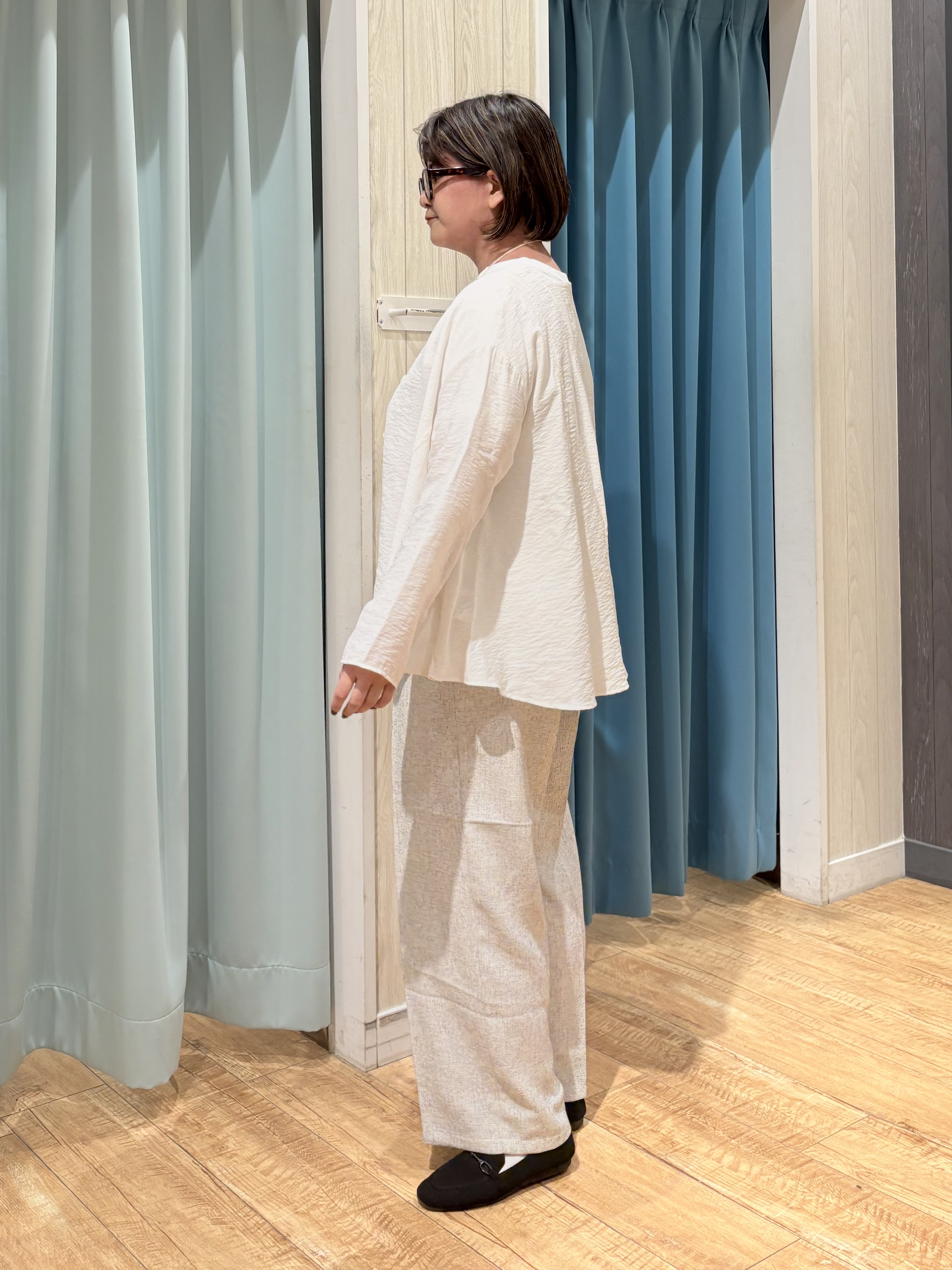 砂糖さんの「SHOO･LA･RUE｜【洗濯機可/S-LL】お顔周りすっきり 大人のシアーシャツカーディガン」を使ったコーディネート