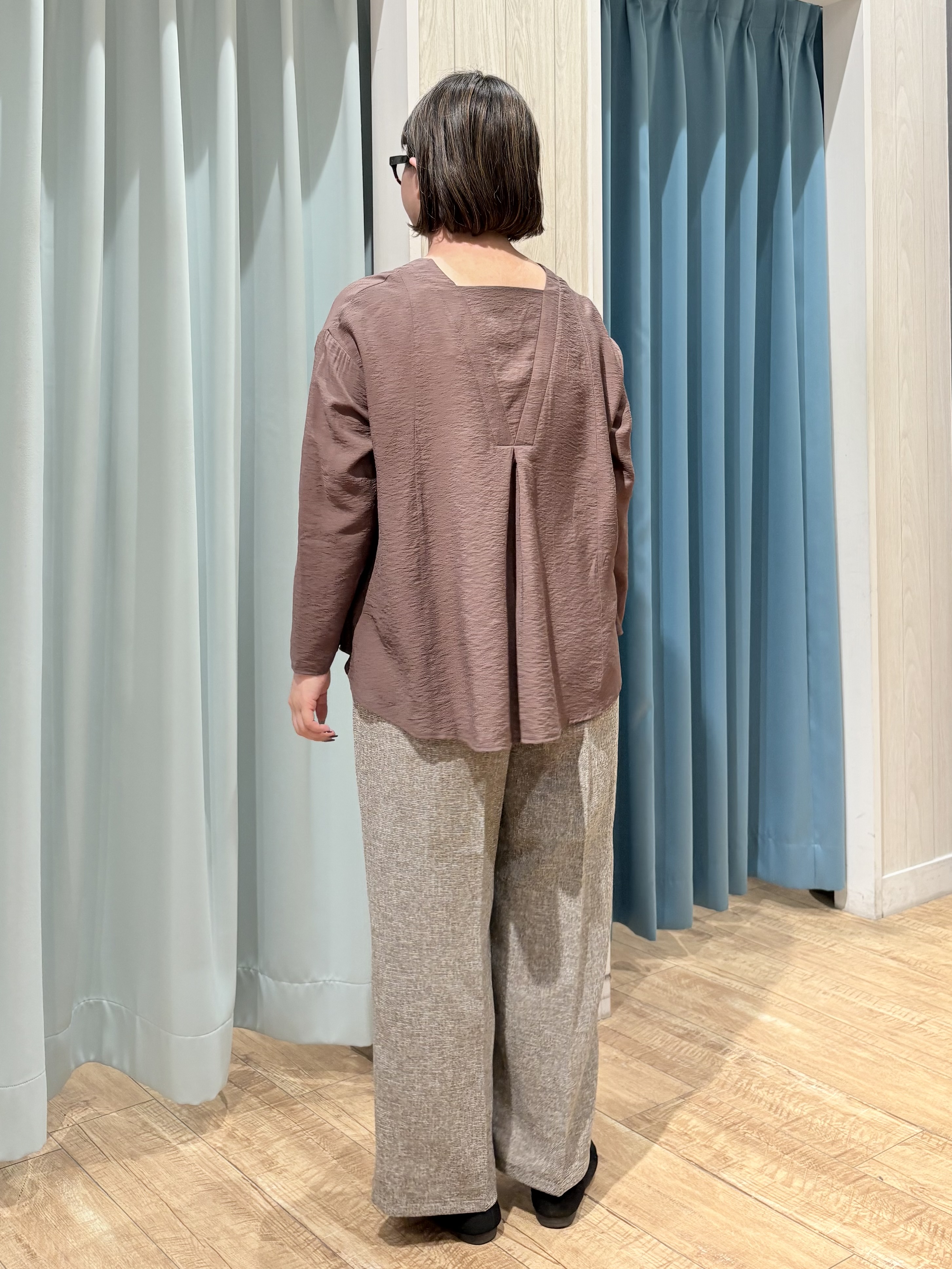 砂糖さんの「SHOO･LA･RUE｜【洗濯機可/S-LL】お顔周りすっきり 大人のシアーシャツカーディガン」を使ったコーディネート