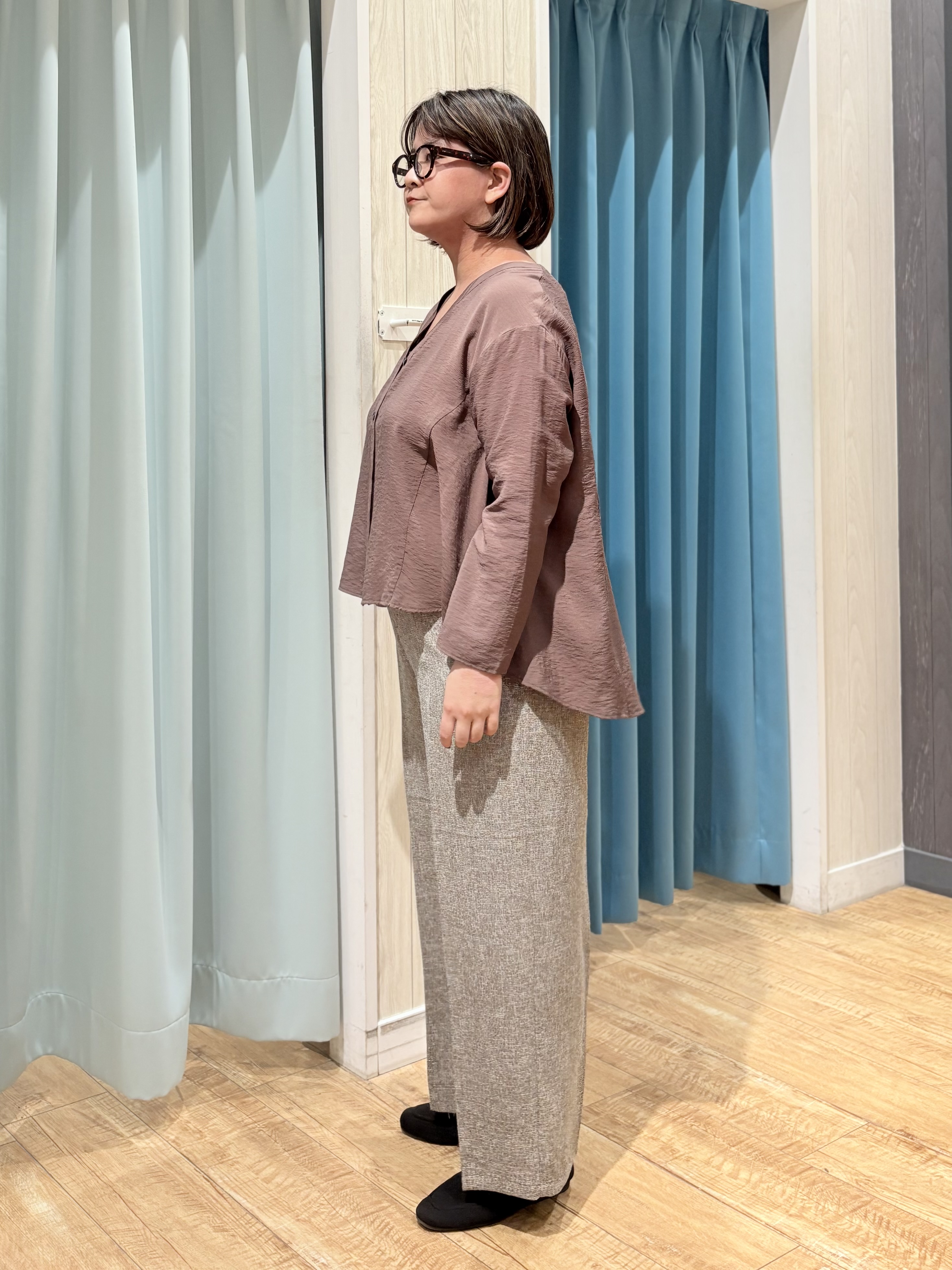 砂糖さんの「SHOO･LA･RUE｜【洗濯機可/S-LL】お顔周りすっきり 大人のシアーシャツカーディガン」を使ったコーディネート