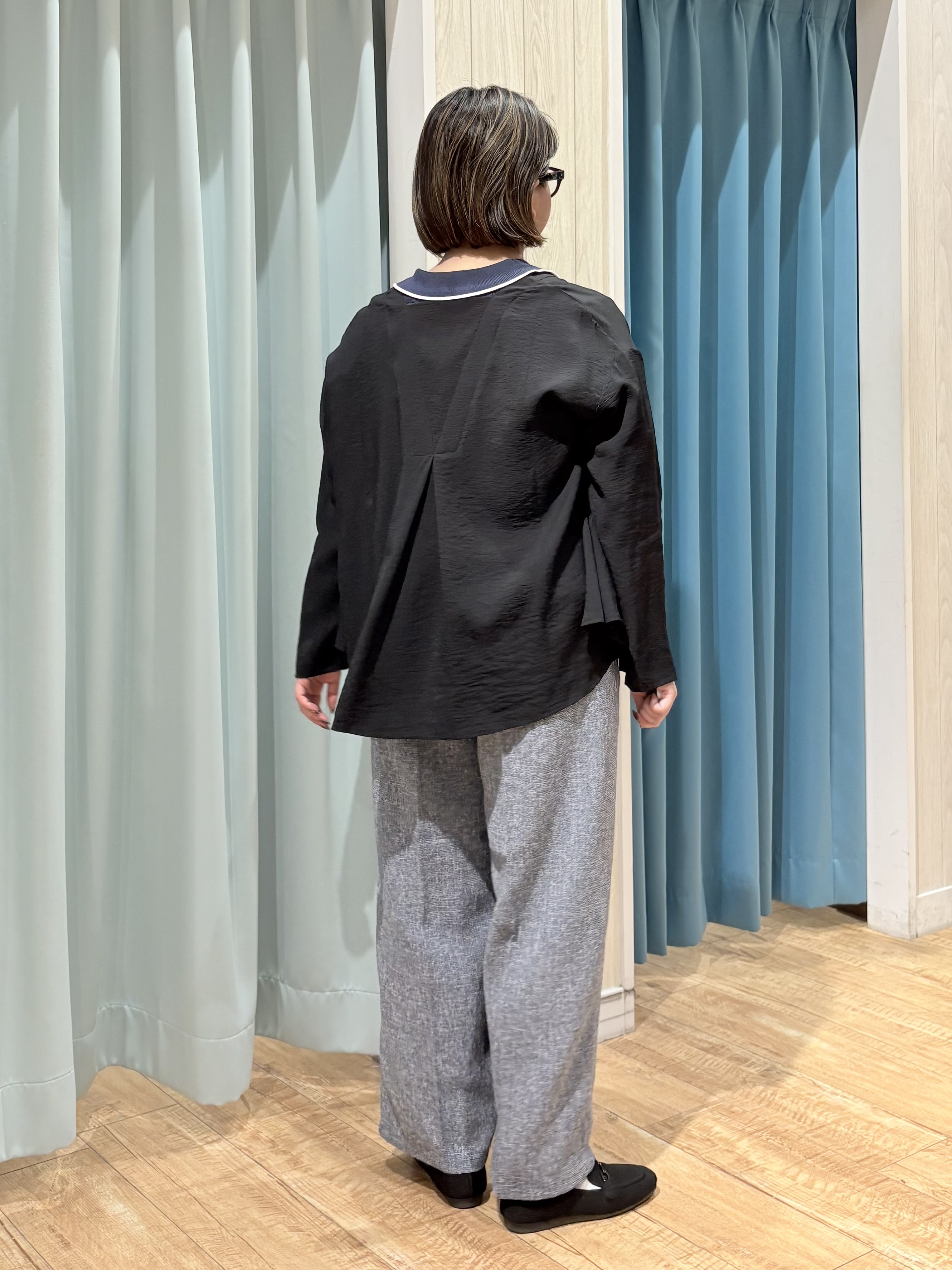 砂糖さんの「SHOO･LA･RUE｜【洗濯機可/S-LL】お顔周りすっきり 大人のシアーシャツカーディガン」を使ったコーディネート