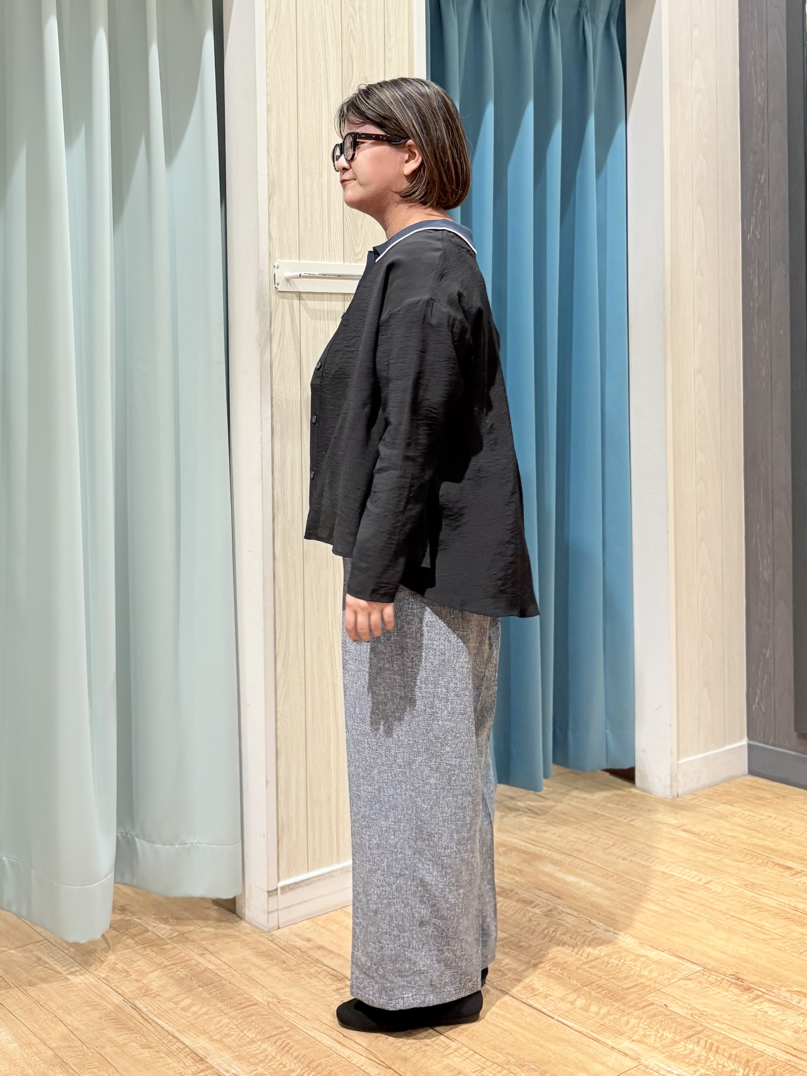砂糖さんの「SHOO･LA･RUE｜【洗濯機可/S-LL】お顔周りすっきり 大人のシアーシャツカーディガン」を使ったコーディネート