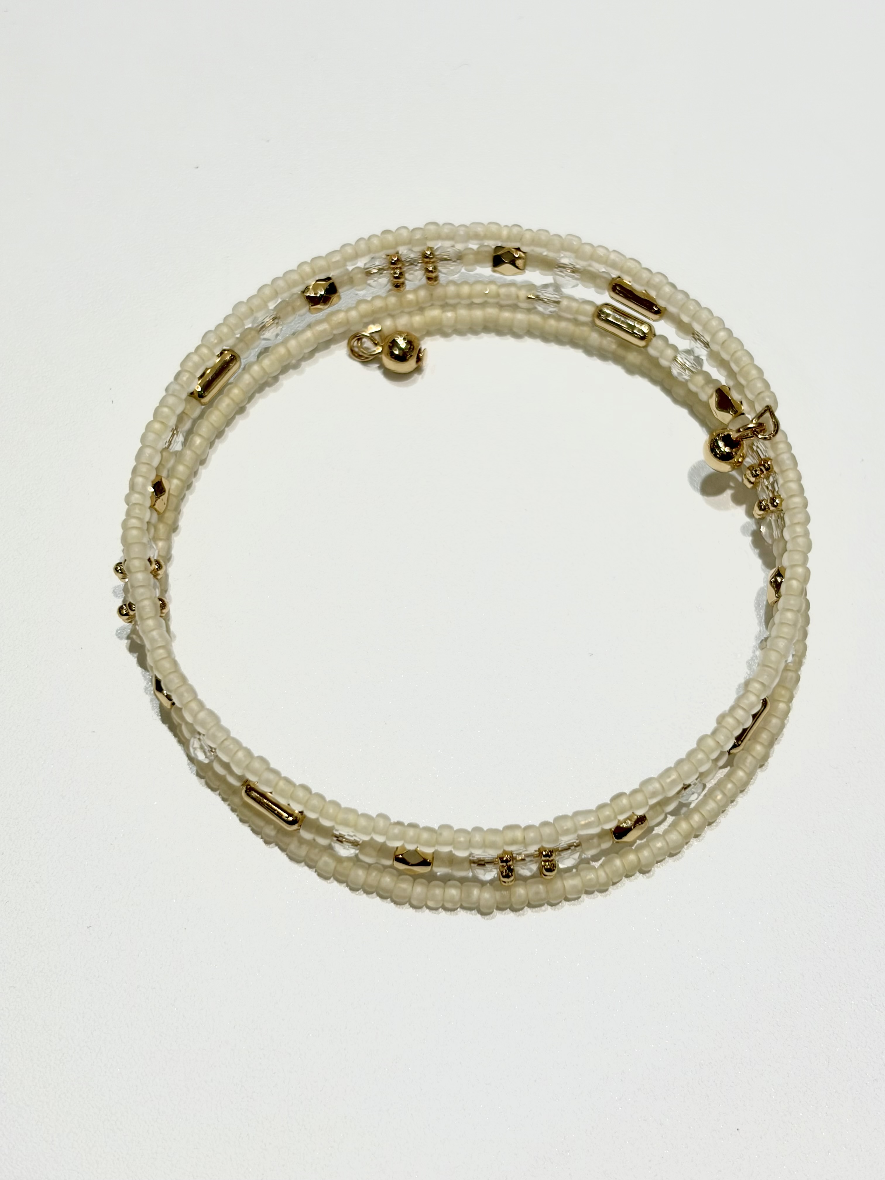 kikiさんの「grove｜レイヤービーズバングル」を使ったコーディネート