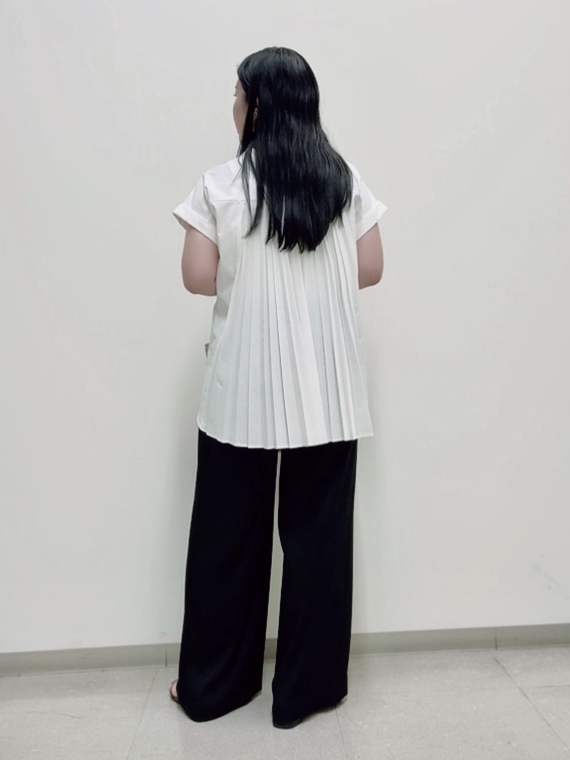 なかじさんの「UNTITLED｜【多機能付き】バックプリーツデザインブラウス」を使ったコーディネート
