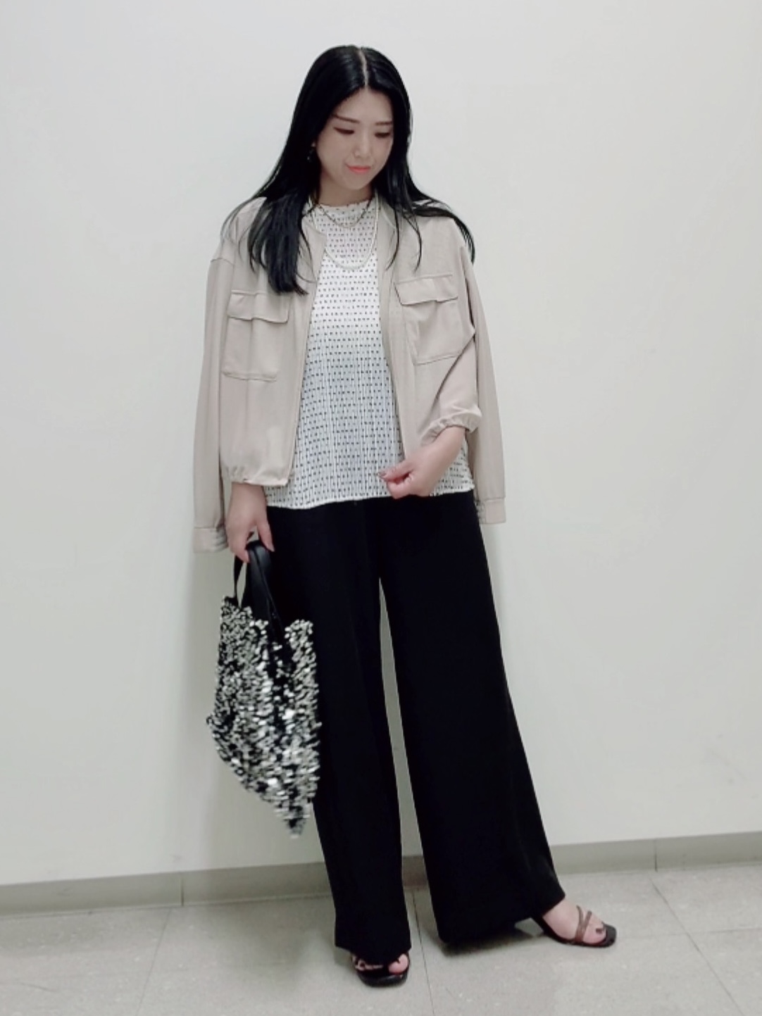 なかじさんの「UNTITLED｜【接触冷感/吸水速乾】サテンワイドパンツ」を使ったコーディネート
