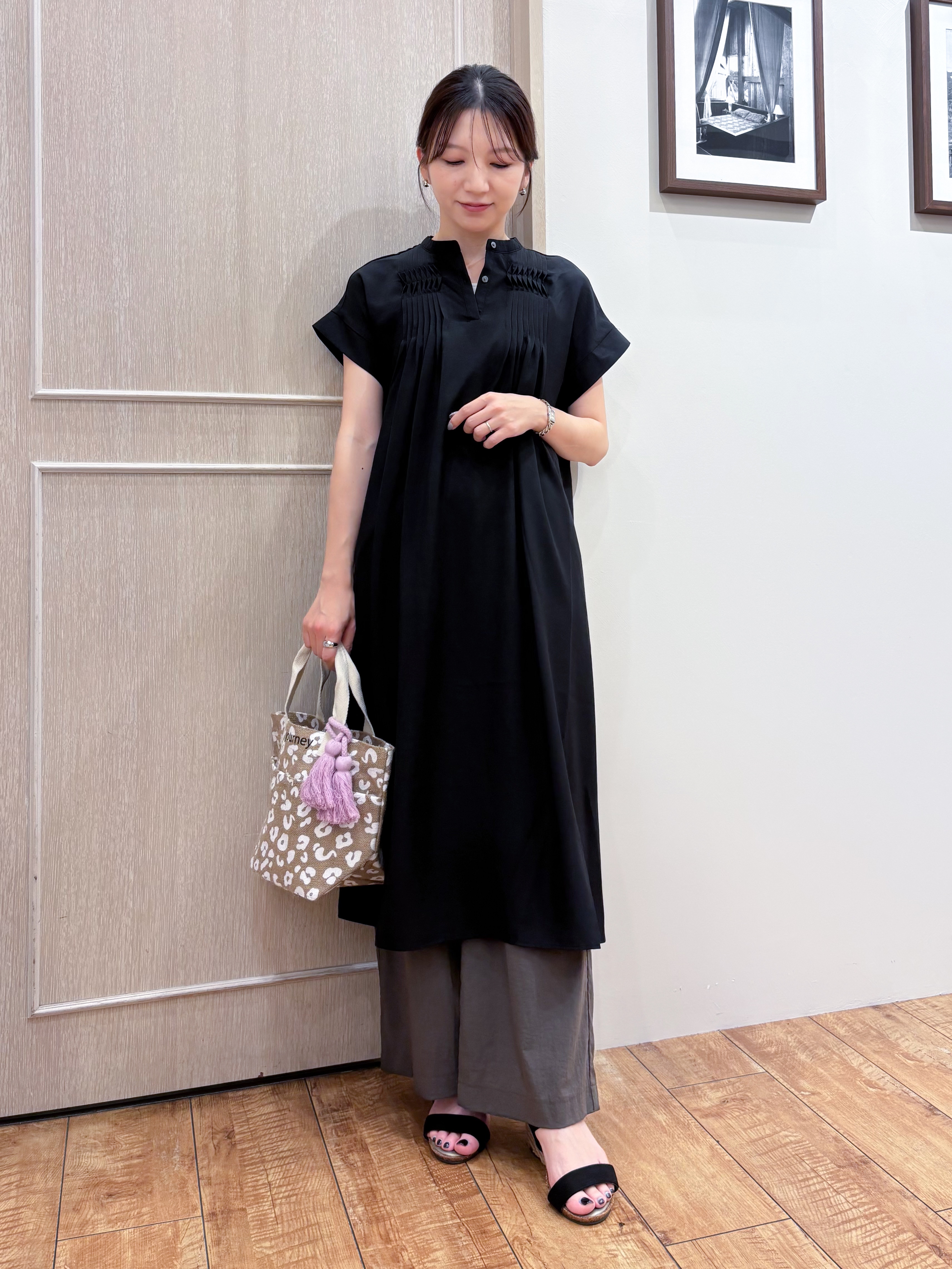 なみさんの「SHOO･LA･RUE｜【S-LL/洗濯機可】ピンタックデザインがサマ見え Aラインワンピース」を使ったコーディネート