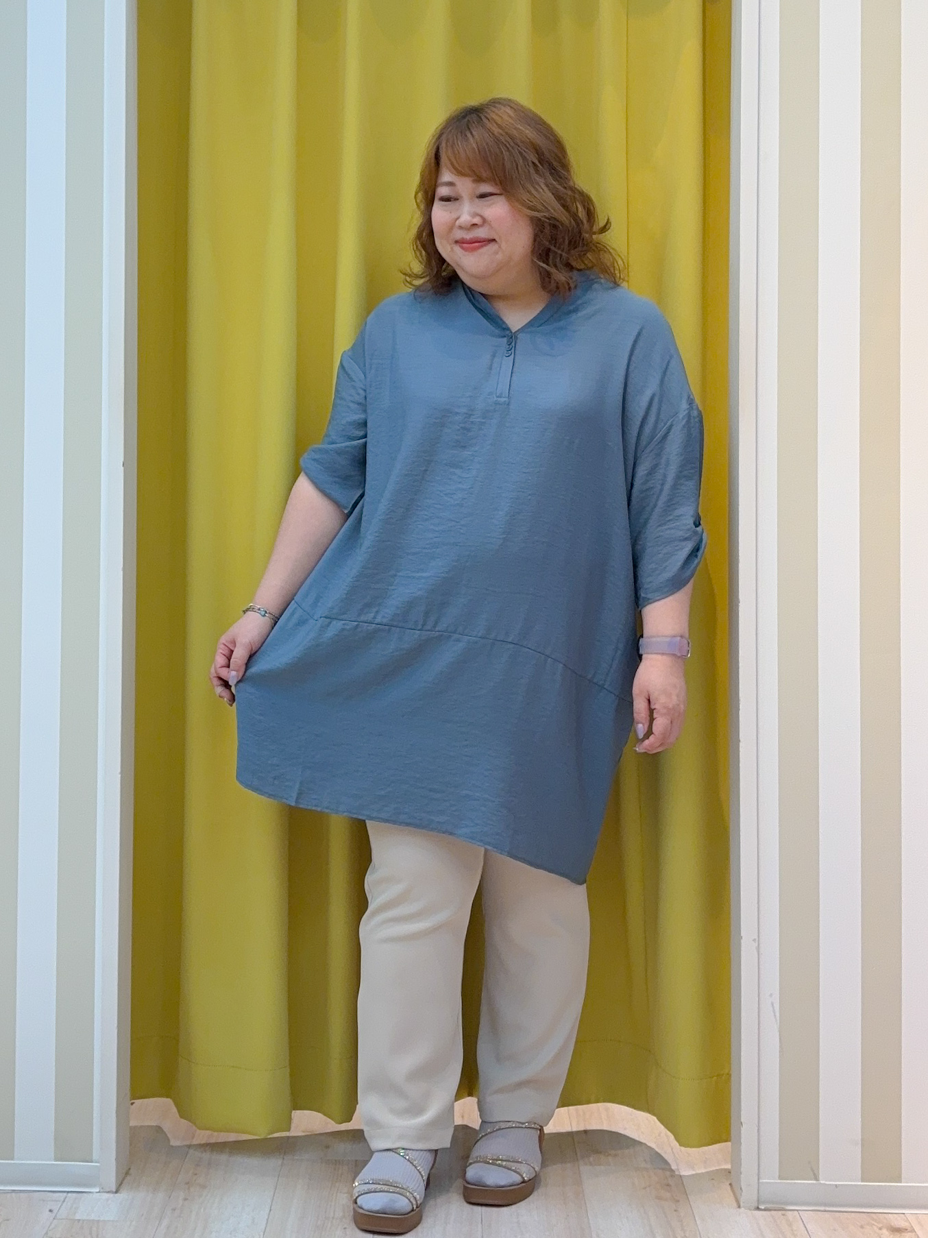 kotoさんさんの「SHOO･LA･RUE｜【ひんやり/S-LL/洗濯機可】体型カバーにも スラブコクーンチュニック」を使ったコーディネート