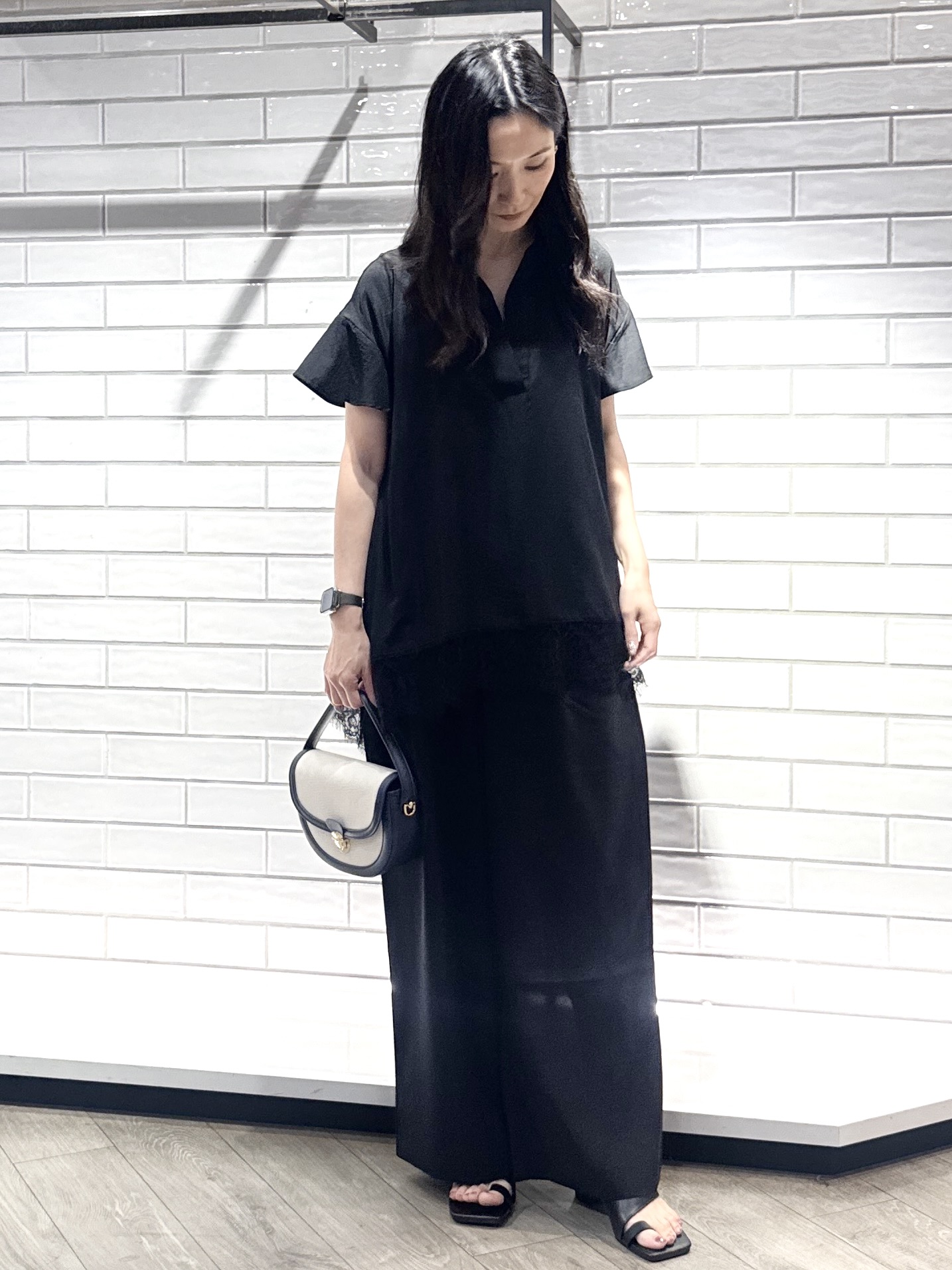 yuicciさんの「OPAQUE.CLIP｜裾レース スキッパーブラウス【洗濯機OK】」を使ったコーディネート