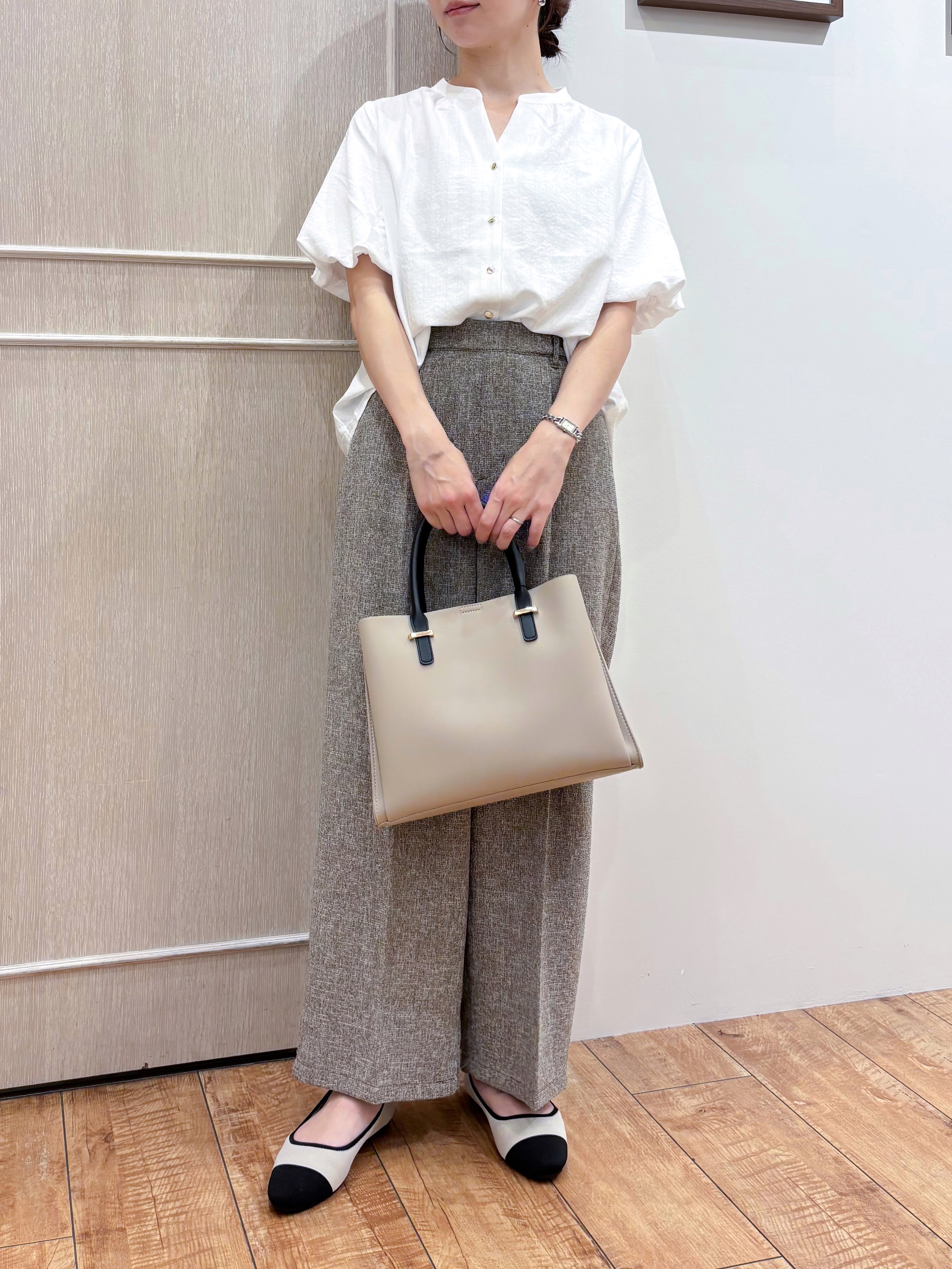 なみさんの「SHOO･LA･RUE｜【S-LL/洗濯機可】バルーンスリーブ　キーネックブラウス」を使ったコーディネート