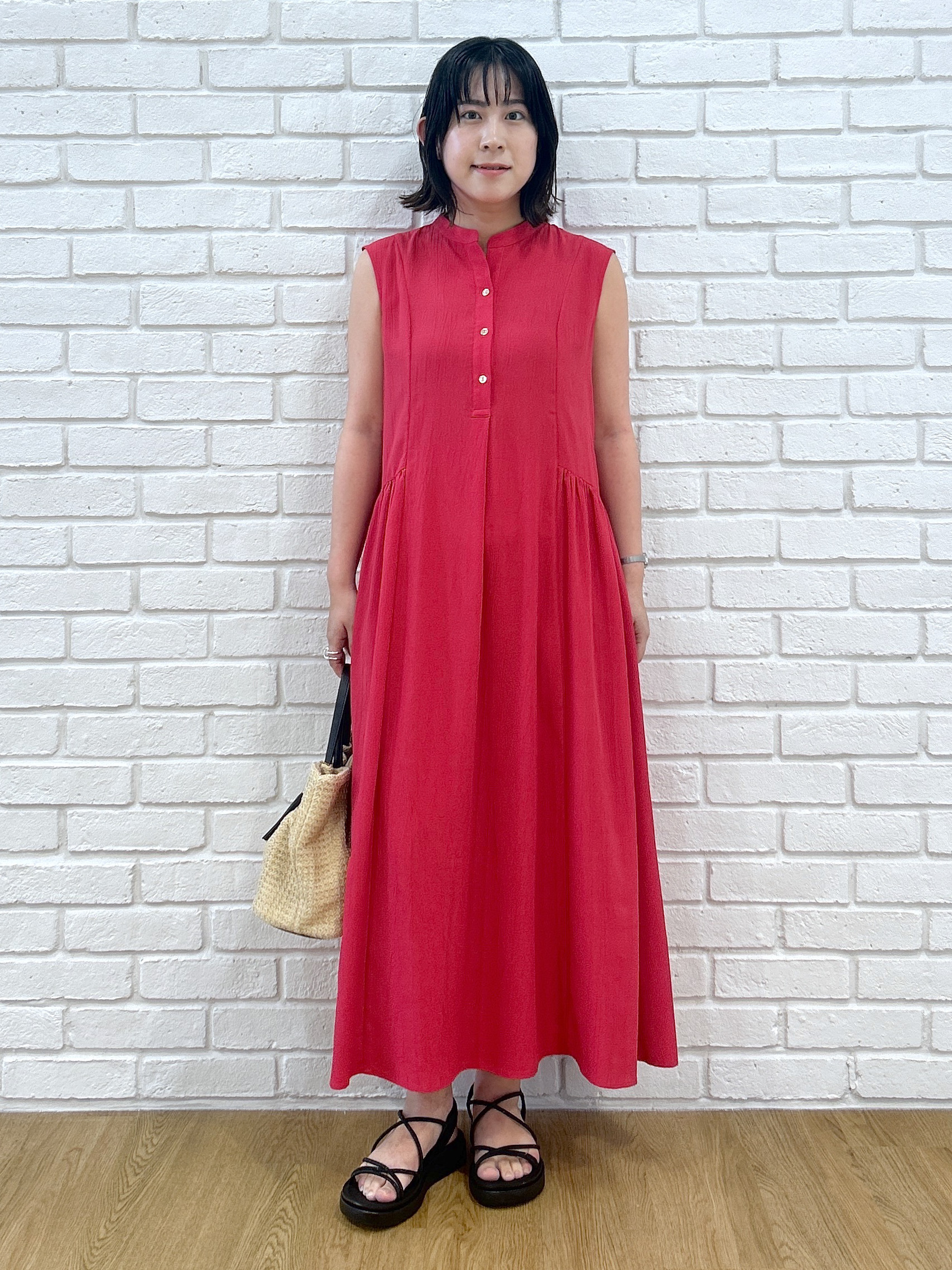 Hirokaさんの「grove｜【低身長さんも選べる着丈・洗濯機◎】テントラインワンピース」を使ったコーディネート