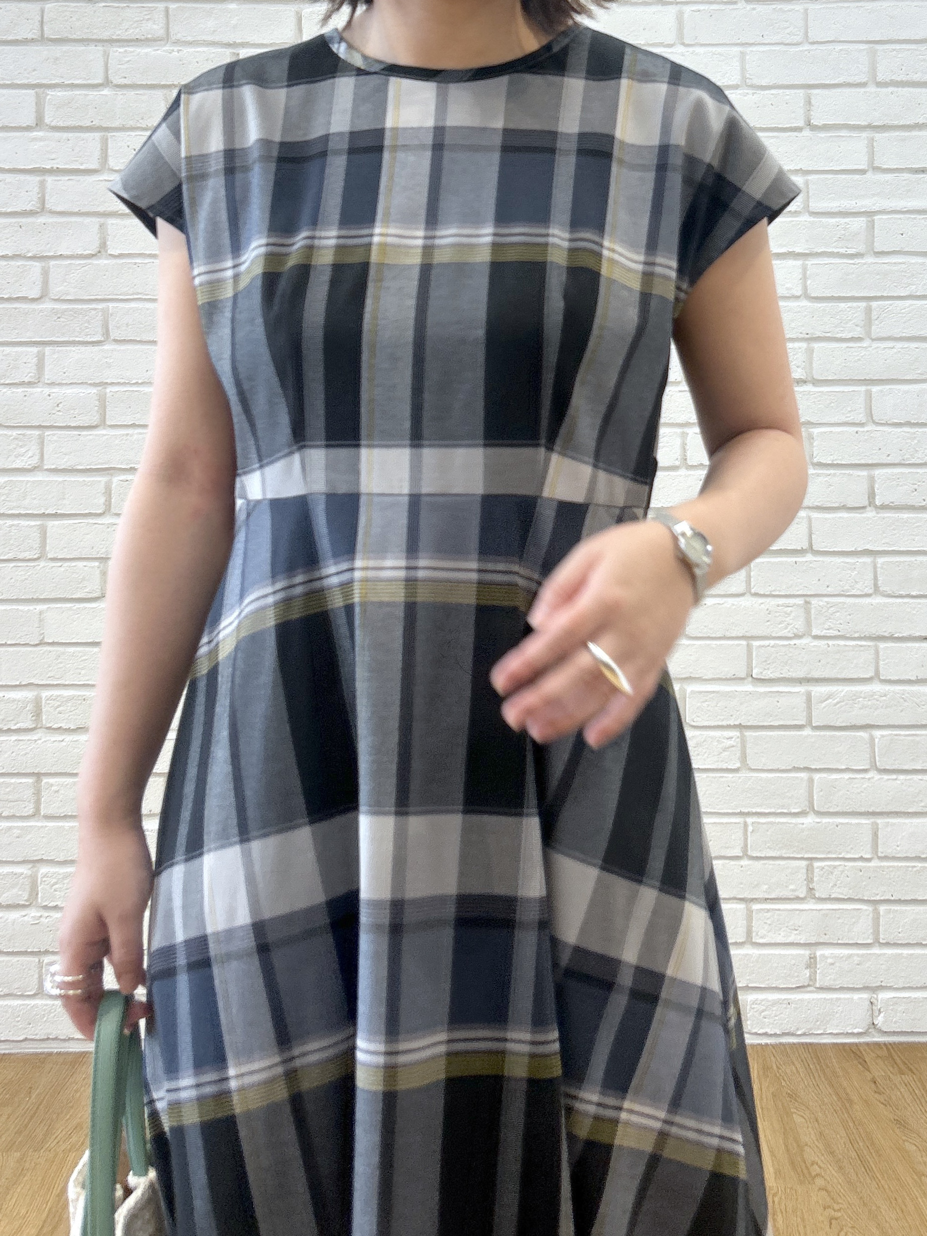 Hirokaさんの「grove｜タックタッセルPP2WAYトート」を使ったコーディネート