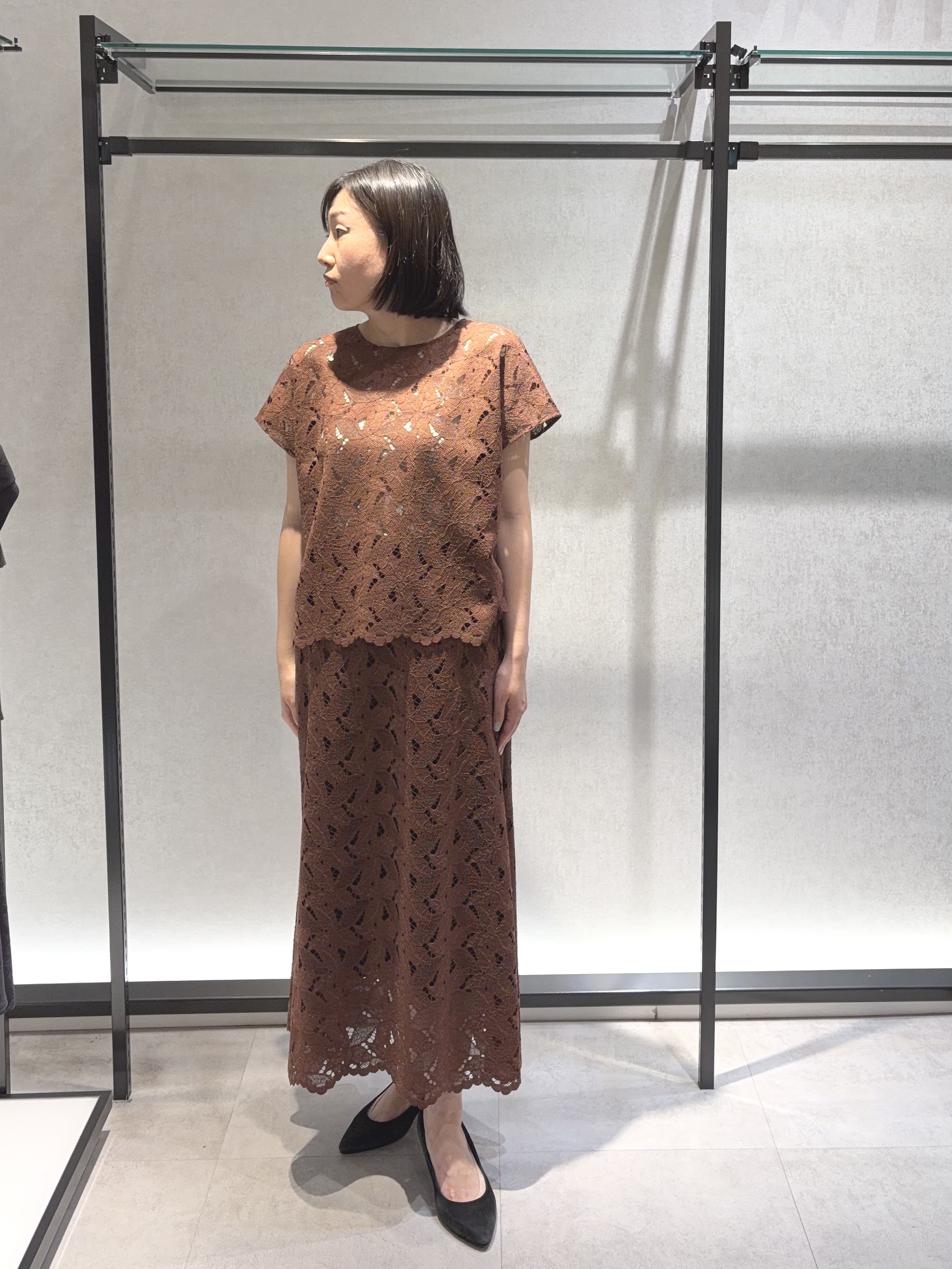 わたなべさんの「UNTITLED｜【セットアップ可能】リーフレースブラウス」を使ったコーディネート