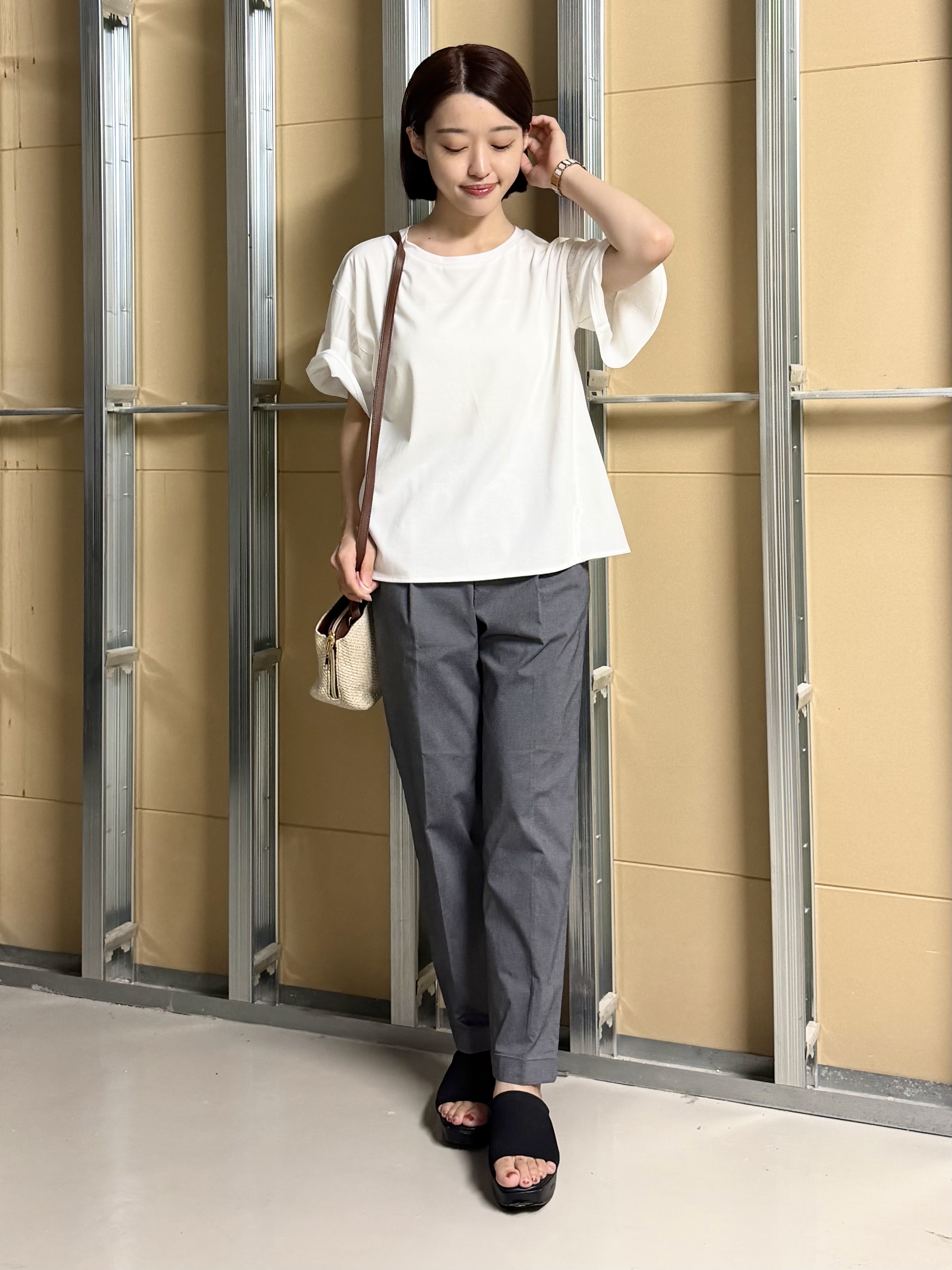 sahoさんの「THE SHOP TK｜【ひんやりさらさら】軽やかに揺れる シアーフレアスリーブTシャツ」を使ったコーディネート