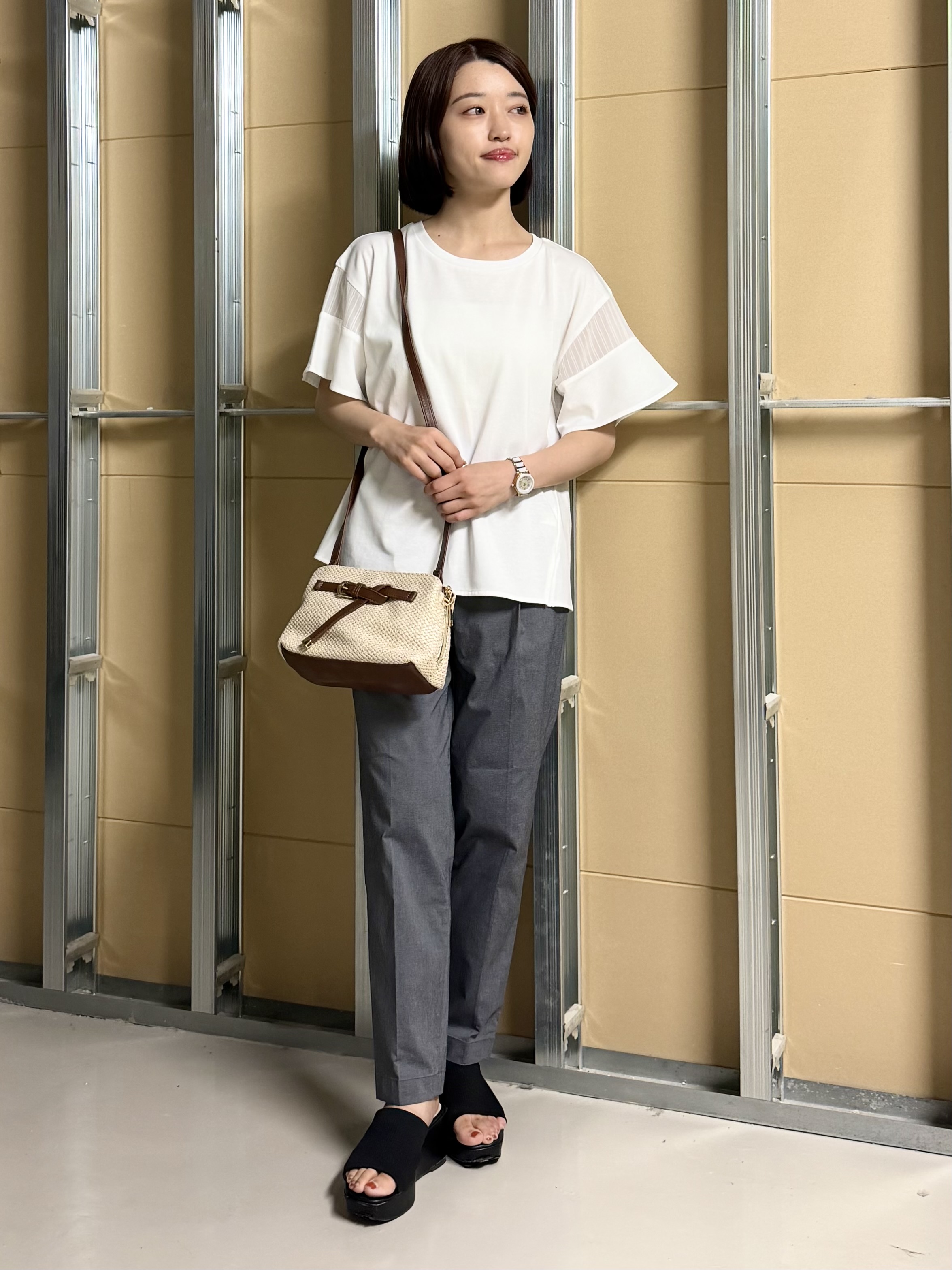 sahoさんの「THE SHOP TK｜【ひんやりさらさら】軽やかに揺れる シアーフレアスリーブTシャツ」を使ったコーディネート