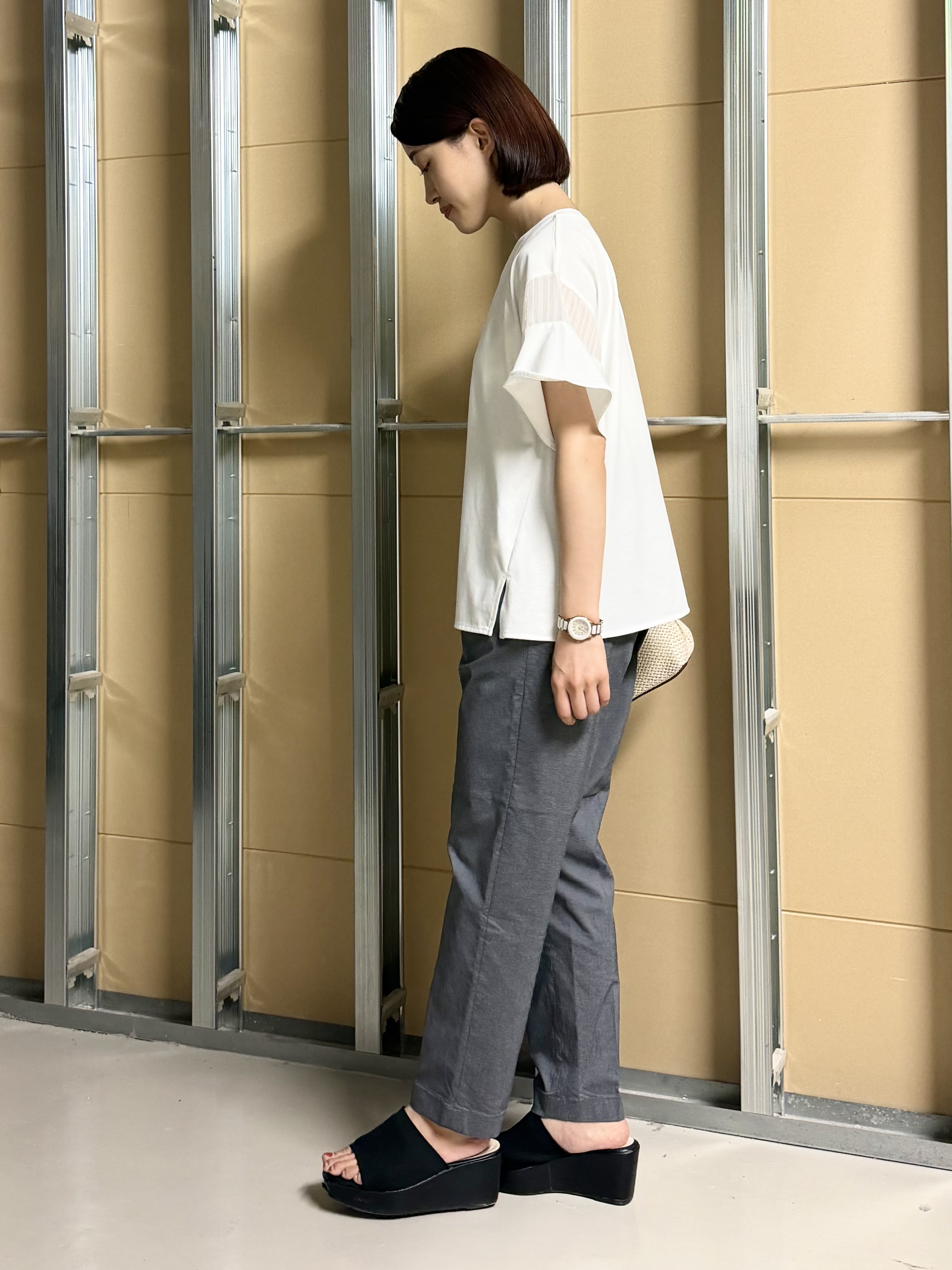 sahoさんの「THE SHOP TK｜【ひんやりさらさら】軽やかに揺れる シアーフレアスリーブTシャツ」を使ったコーディネート