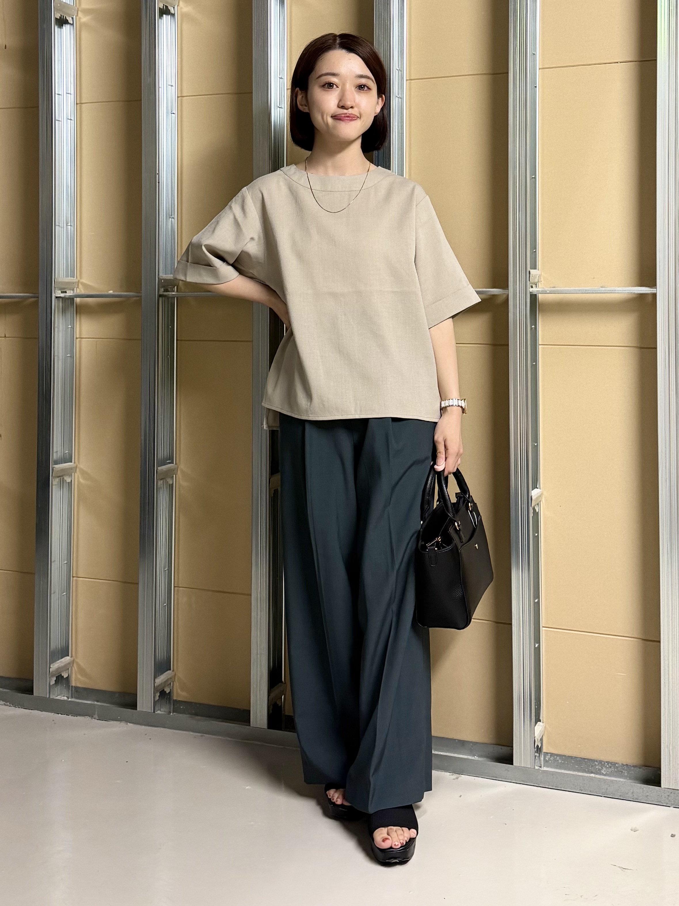 sahoさんの「THE SHOP TK｜【M-XL/二の腕カバー】さらり麻調メッシュ5分袖ブラウス」を使ったコーディネート
