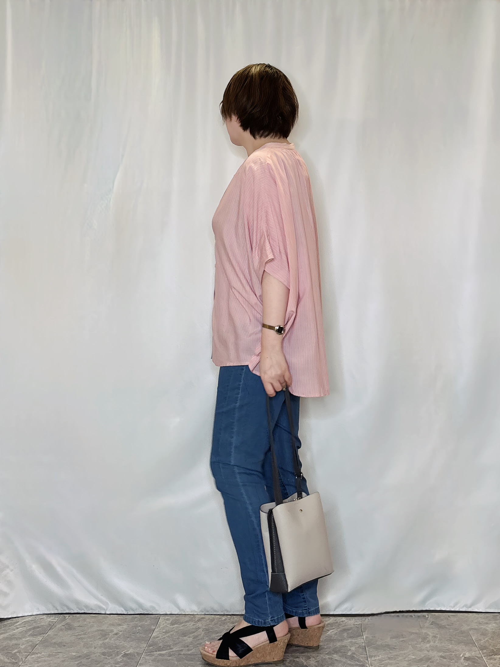 たみさんの「SHOO･LA･RUE｜【ひんやり/洗濯機可/体型カバー】二の腕隠れる ゆるっと襟ギャザーレーヨンブラウス」を使ったコーディネート