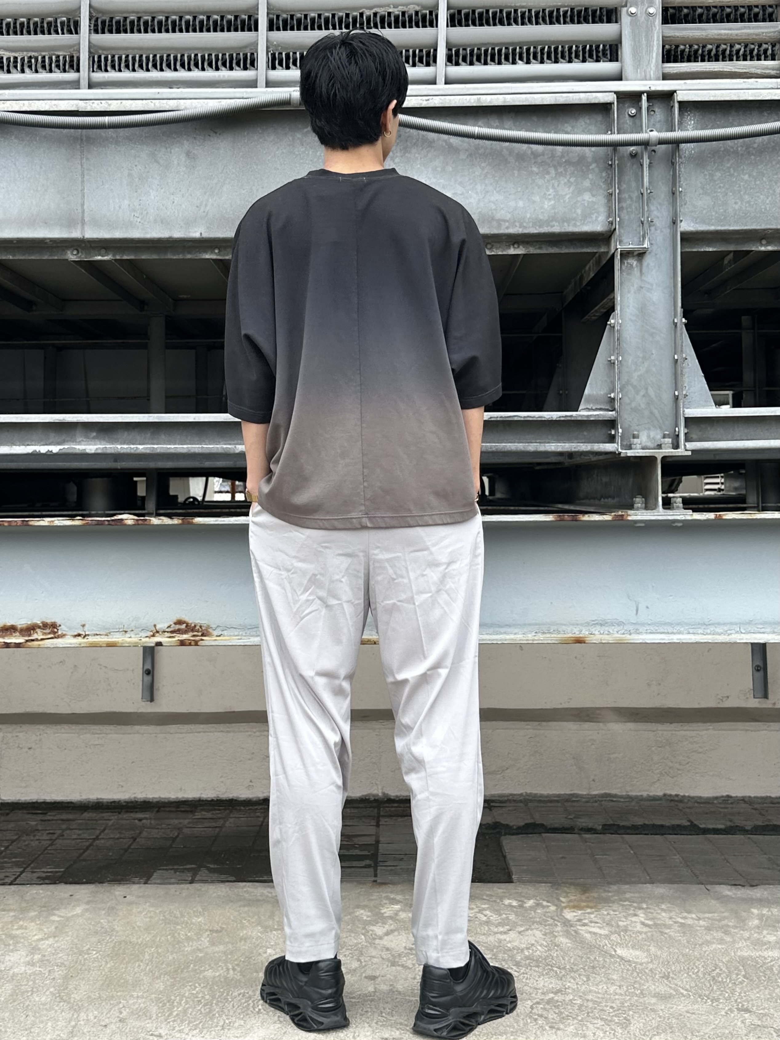 KOHEIさんの「tk.TAKEO KIKUCHI｜【人気商品！】グラデーションドルマンカットソー　ウォッシャブル/柔らかタッチ/ふっくら/ドルマンスリ」を使ったコーディネート