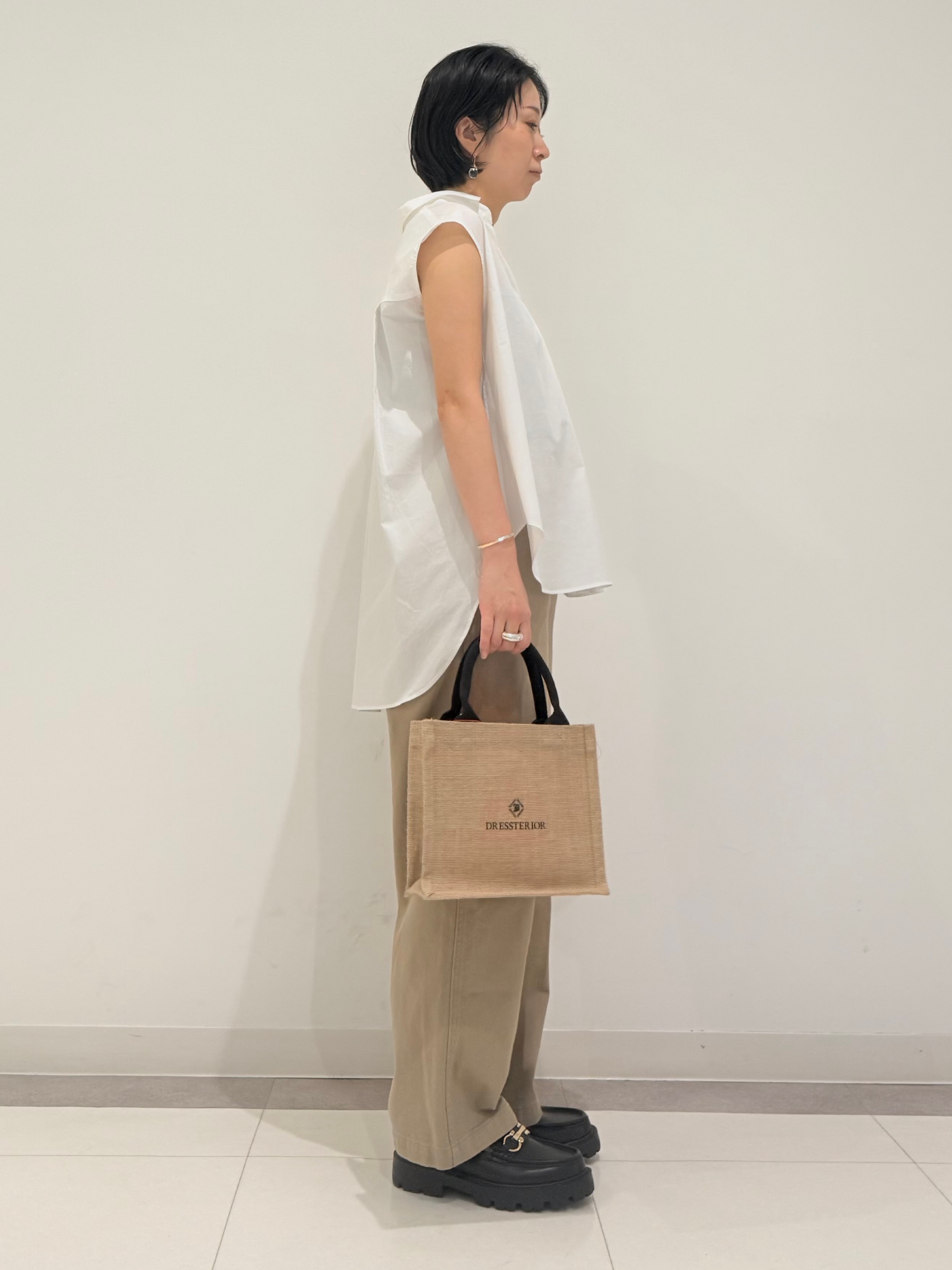 MIYAKAWAさんの「DRESSTERIOR｜フレンチスリーブ スキッパーブラウス」を使ったコーディネート