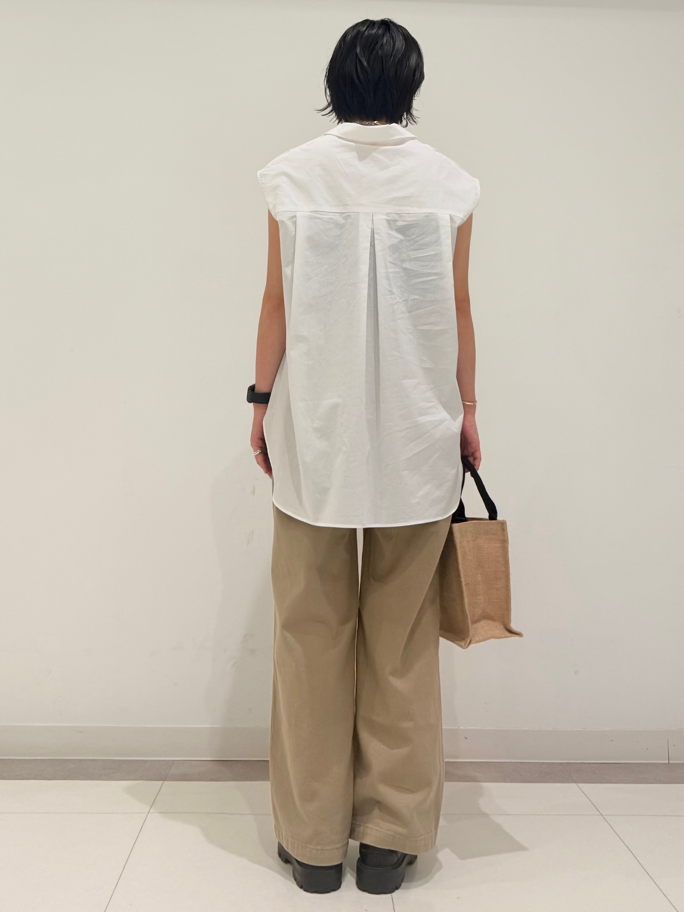 MIYAKAWAさんの「DRESSTERIOR｜フレンチスリーブ スキッパーブラウス」を使ったコーディネート