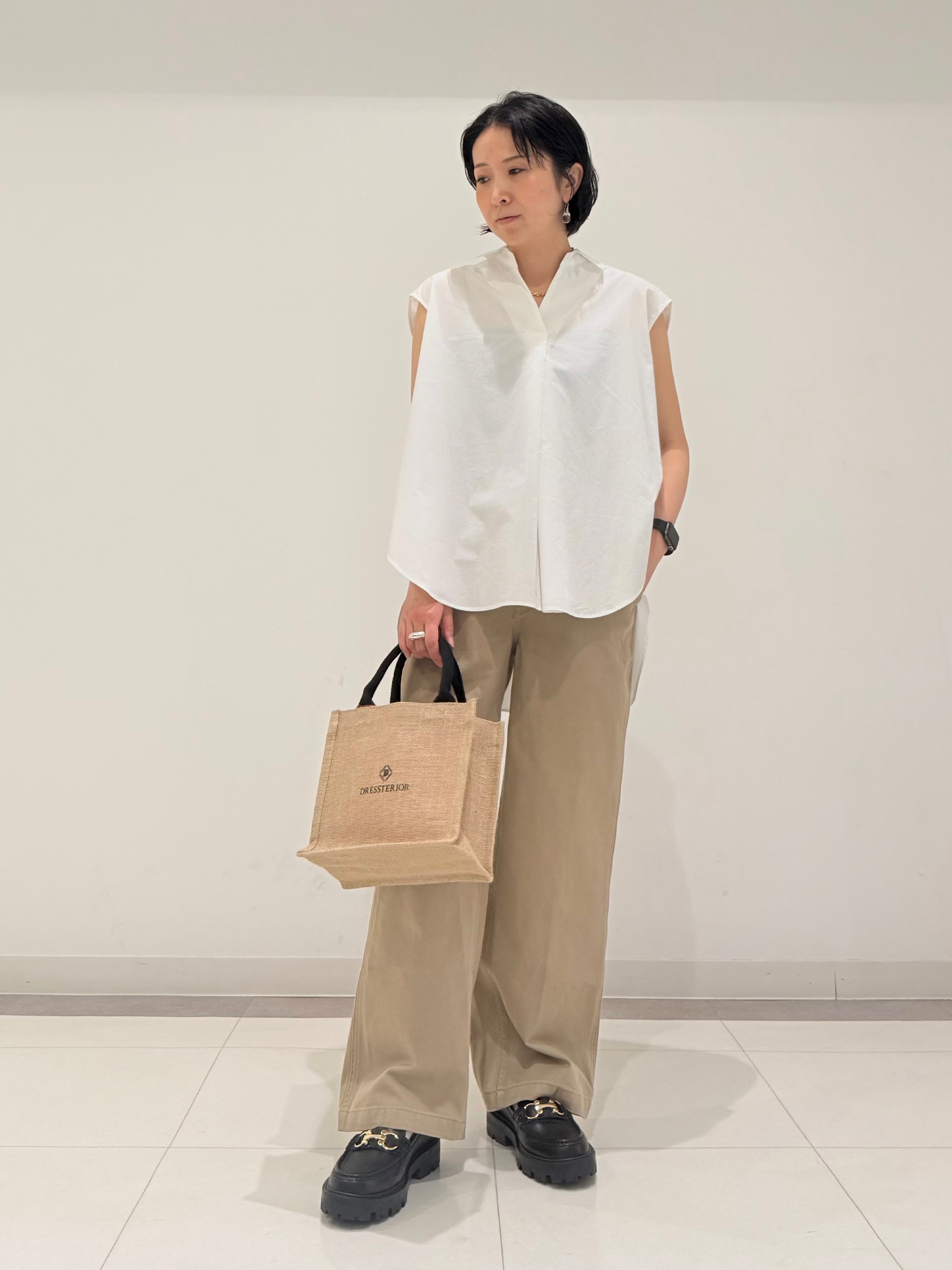 MIYAKAWAさんの「DRESSTERIOR｜フレンチスリーブ スキッパーブラウス」を使ったコーディネート