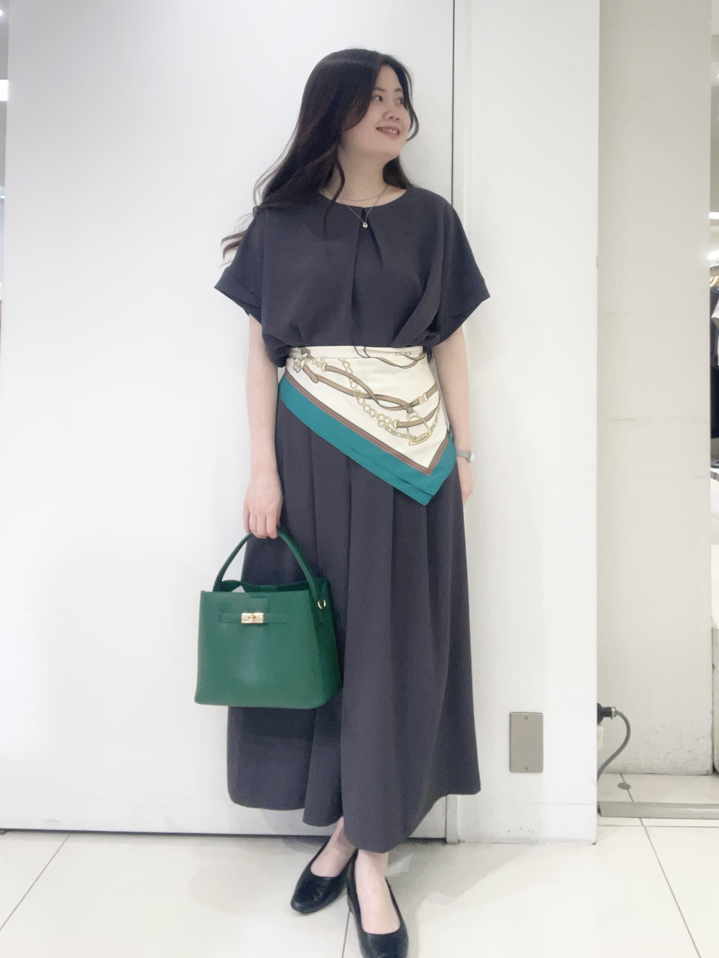 moeさんの「UNTITLED｜【前後2WAY/はっ水/セットアップ可】リラクシーフレンチスリーブブラウス」を使ったコーディネート