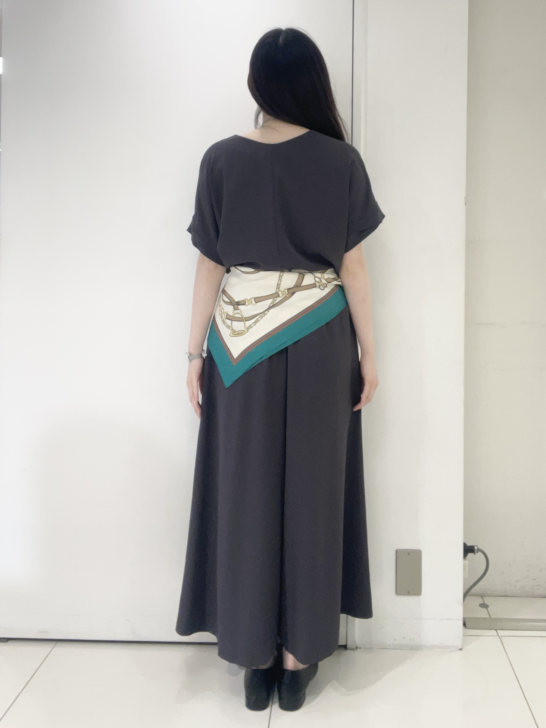 moeさんの「UNTITLED｜【前後2WAY/はっ水/セットアップ可】リラクシーフレンチスリーブブラウス」を使ったコーディネート