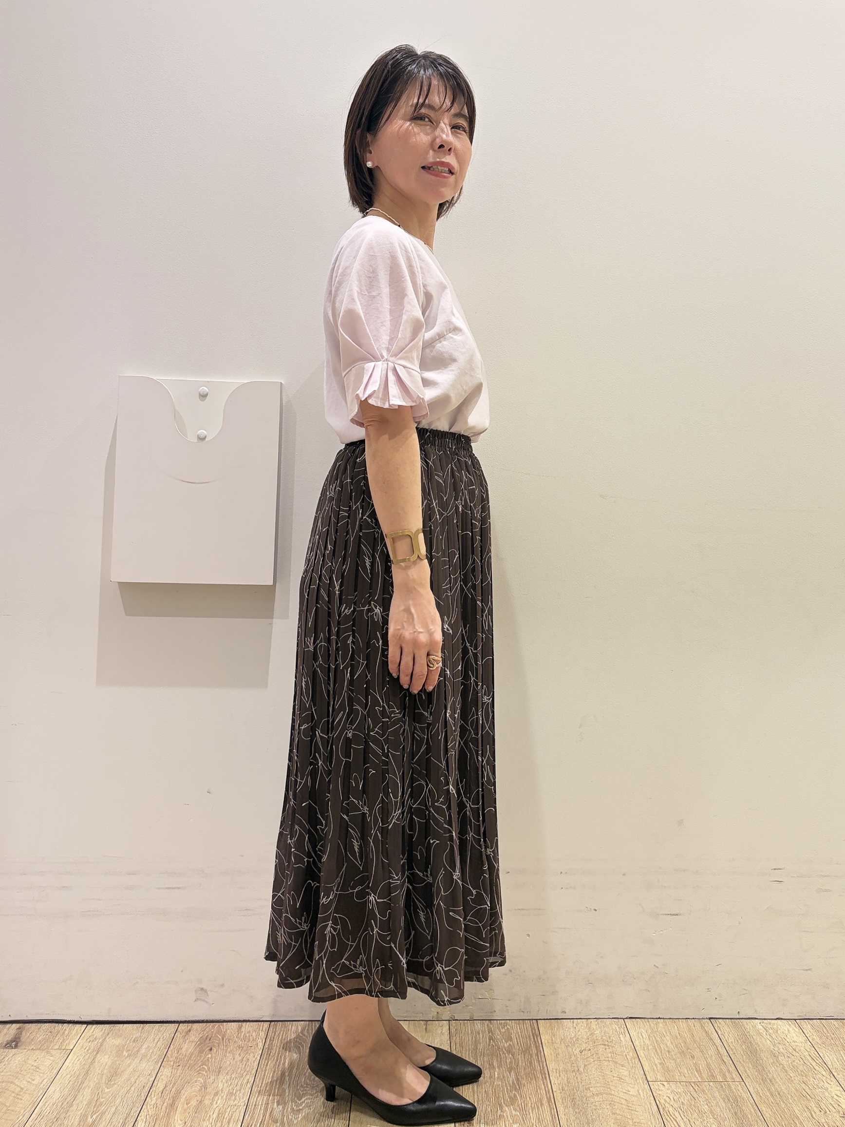 YUKOさんの「index｜【接触冷感】タックパフスリーブブラウス《吸水速乾／防シワ／洗濯機OK／XS～3L／6col》」を使ったコーディネート