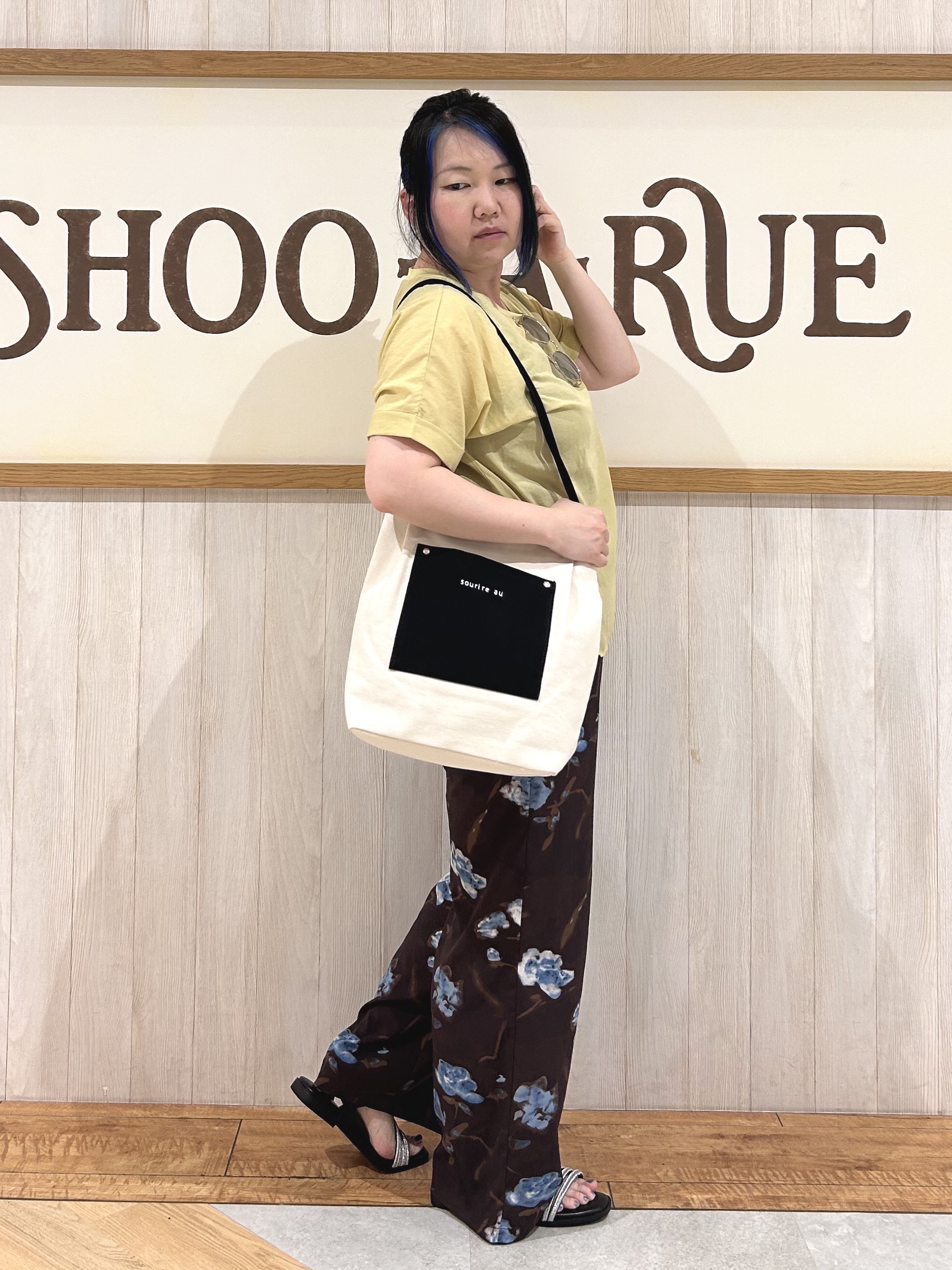 まるさんの「SHOO･LA･RUE｜【着丈選べる/ひんやり/体型カバー】洗濯後しわになりにくい さらっとドルマントップス」を使ったコーディネート