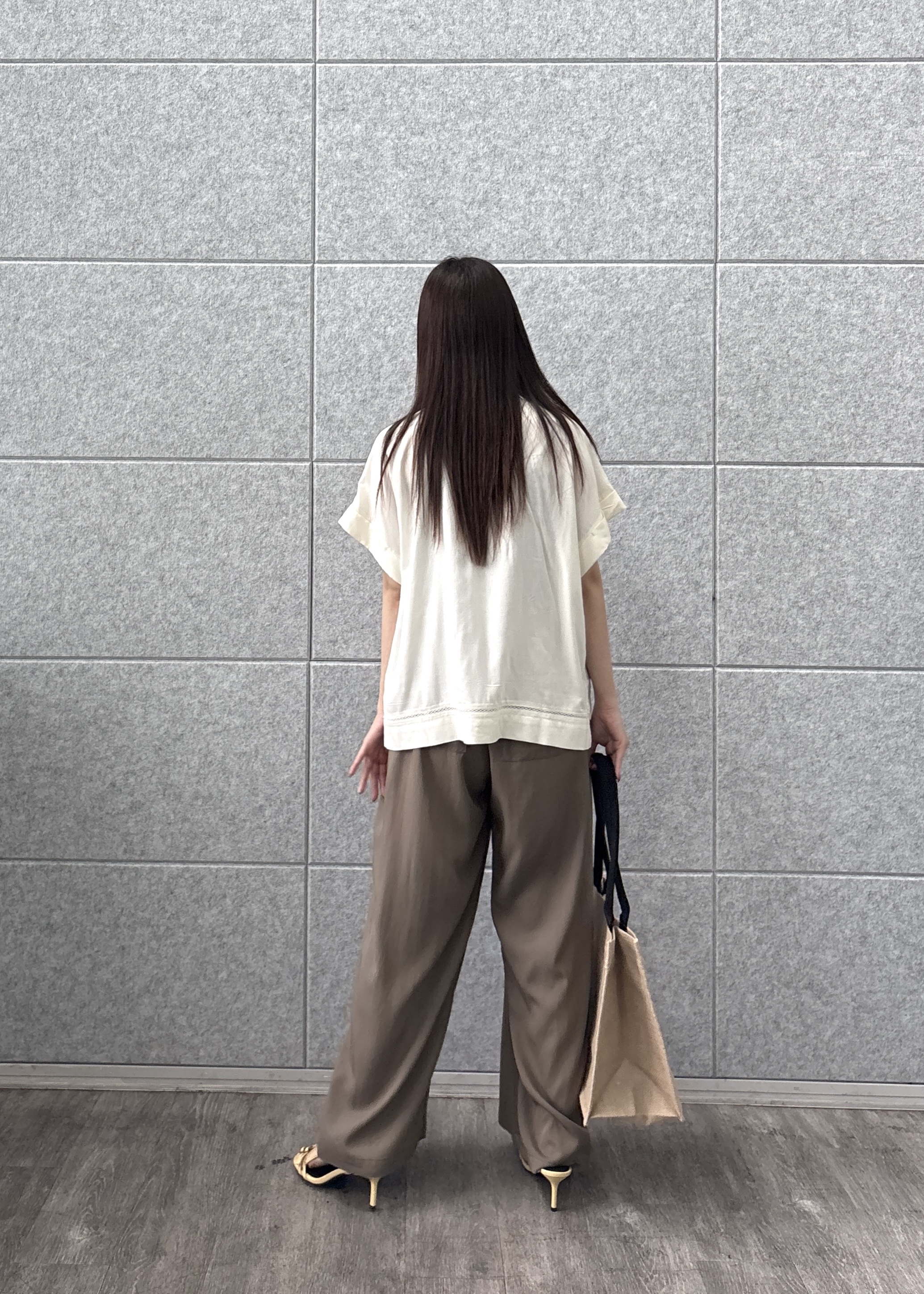 Renoさんの「INDIVI｜アート刺繍半袖シャツ【セットアップ可能】」を使ったコーディネート
