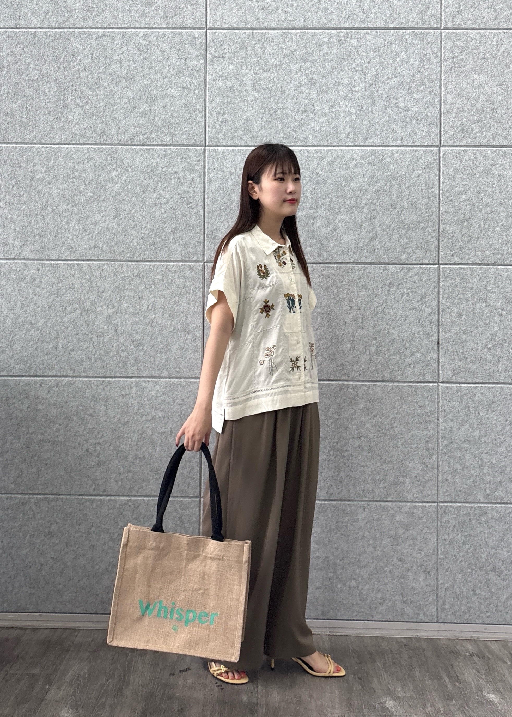 Renoさんの「INDIVI｜アート刺繍半袖シャツ【セットアップ可能】」を使ったコーディネート