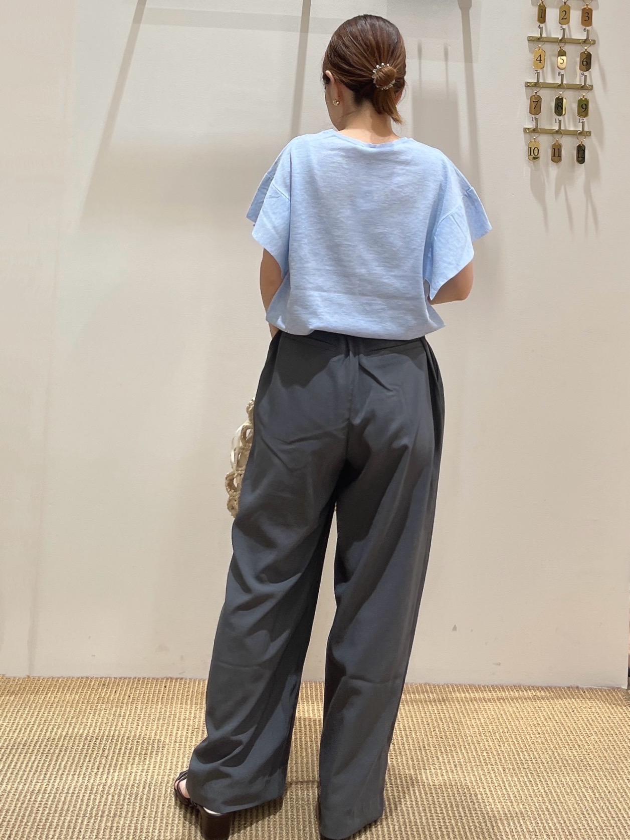 浦下飛鳥さんの「OPAQUE.CLIP｜『STORY Web7月掲載』ドライタッチラメニット《UV／洗える／6col》」を使ったコーディネート