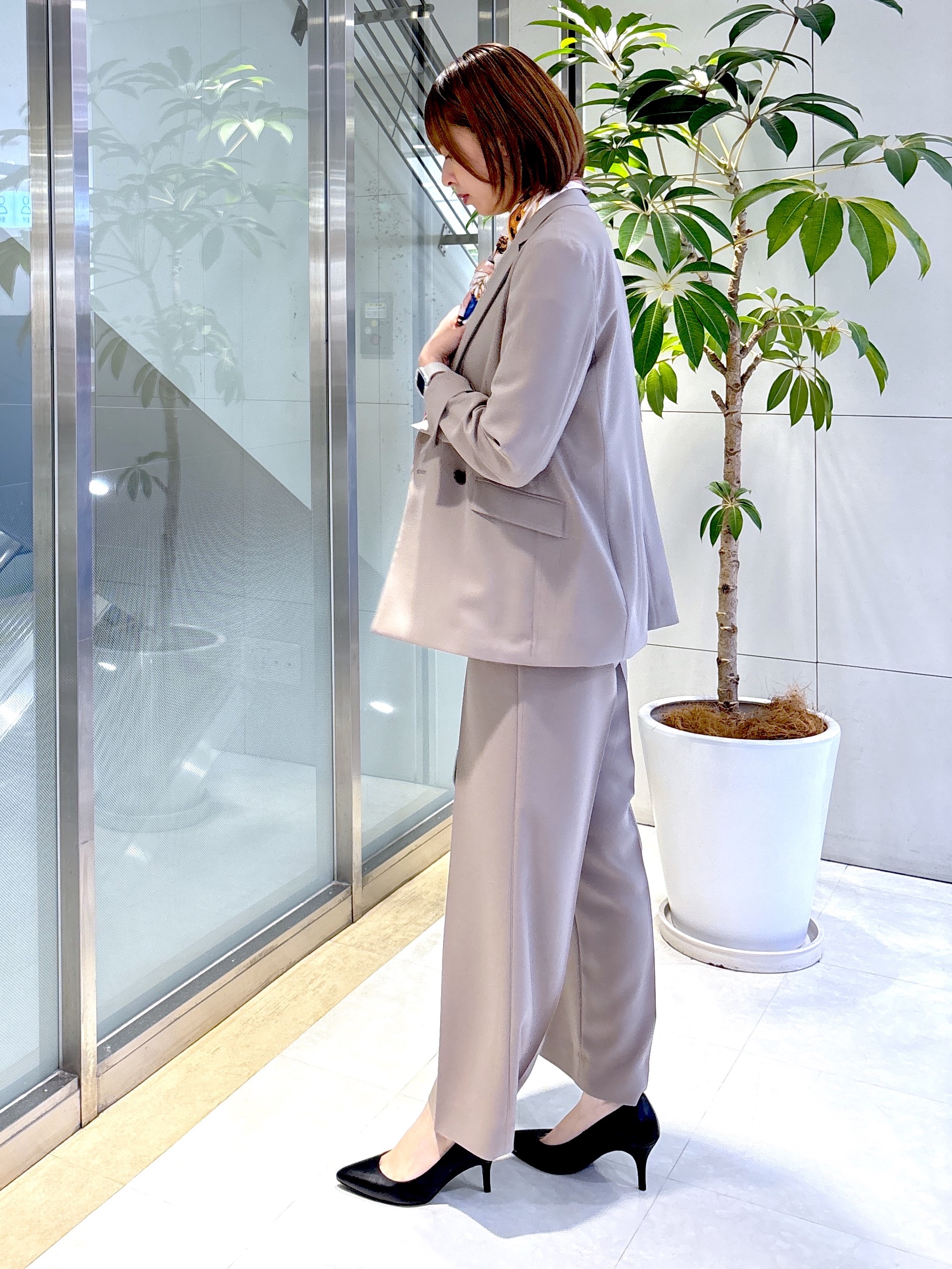 yukaさんの「UNTITLED｜【新色追加/セットアップ可】エアリー ダブルブレストジャケット」を使ったコーディネート