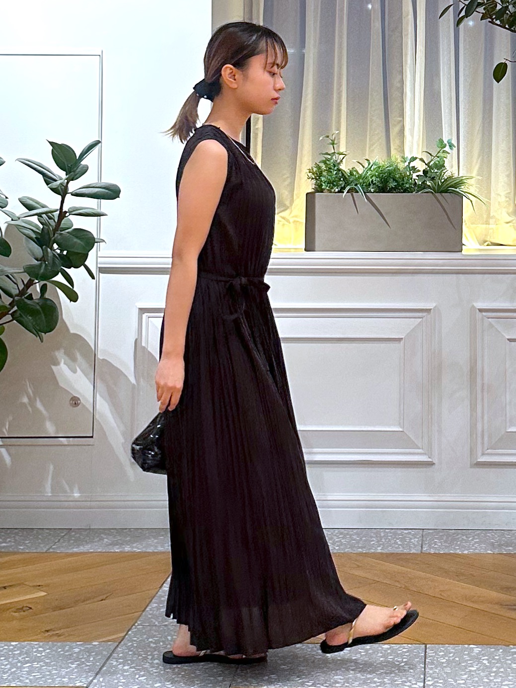 なべこさんの「DRESSTERIOR｜【ウォッシャブル/2WAYシルエット】ノースリーブプリーツワンピース」を使ったコーディネート