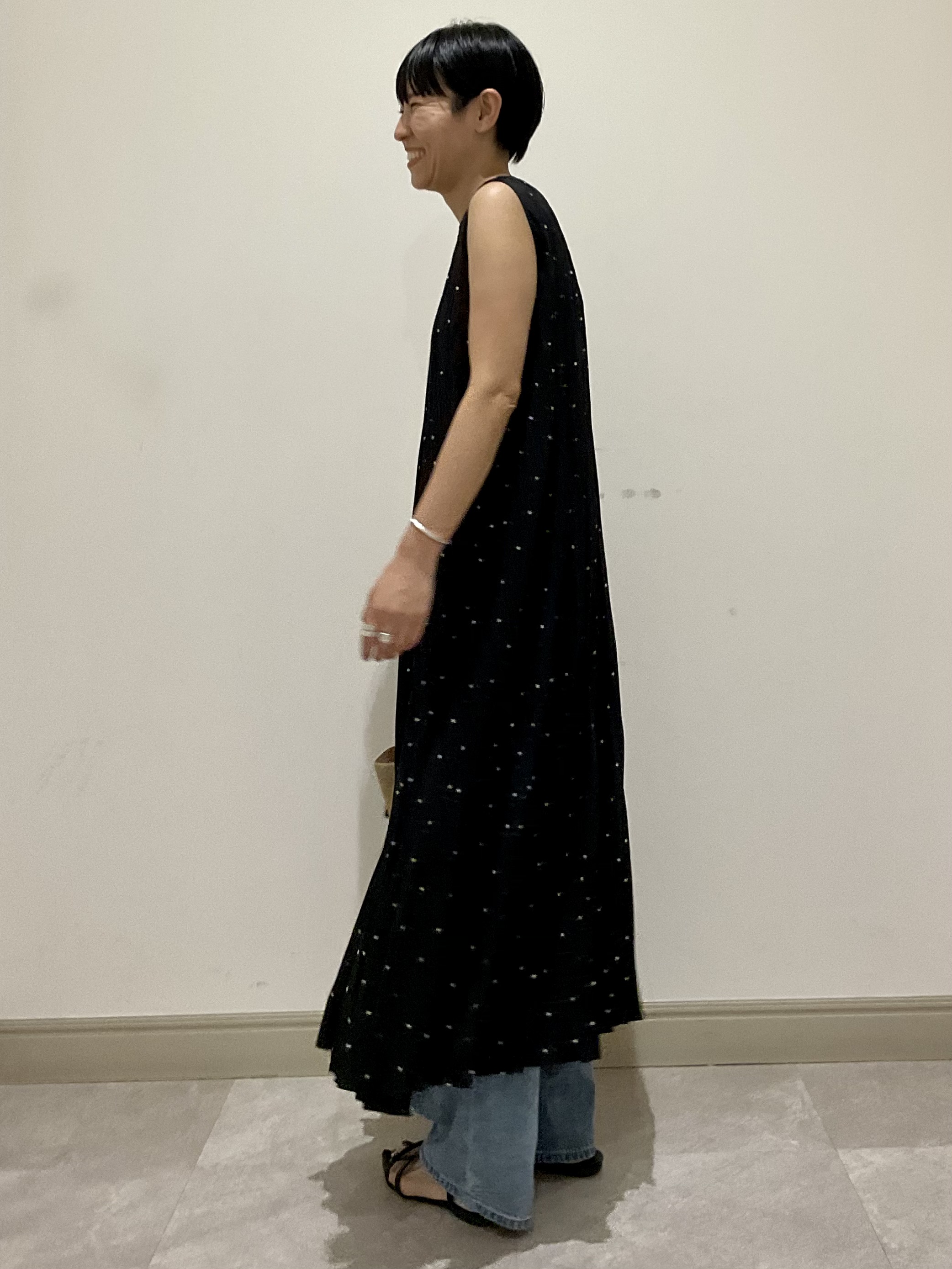 OGATAさんの「DRESSTERIOR｜【ウォッシャブル/2WAYシルエット】ノースリーブプリーツワンピース」を使ったコーディネート
