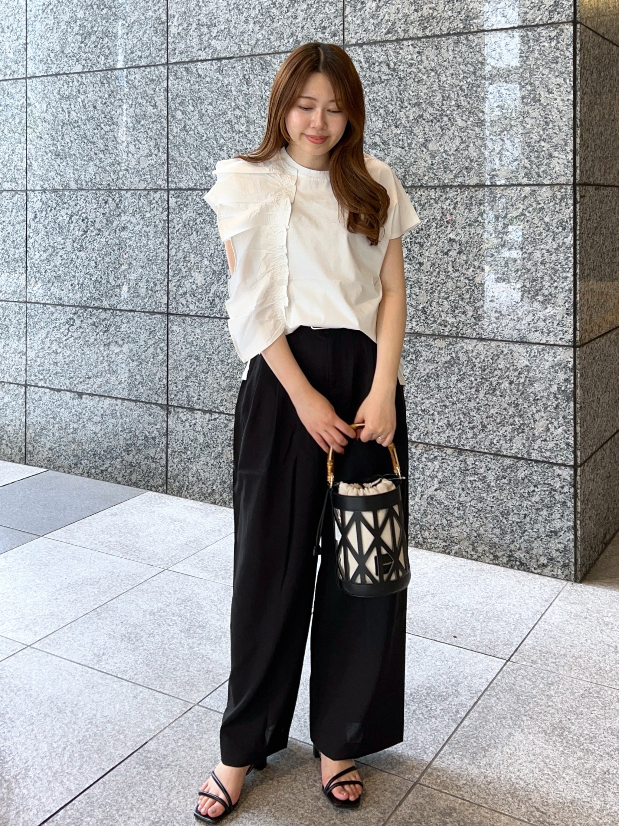 Risaさんの「OPAQUE.CLIP｜【UVケア／接触冷感】アシメフリルドッキングカットソー《洗濯機OK》」を使ったコーディネート