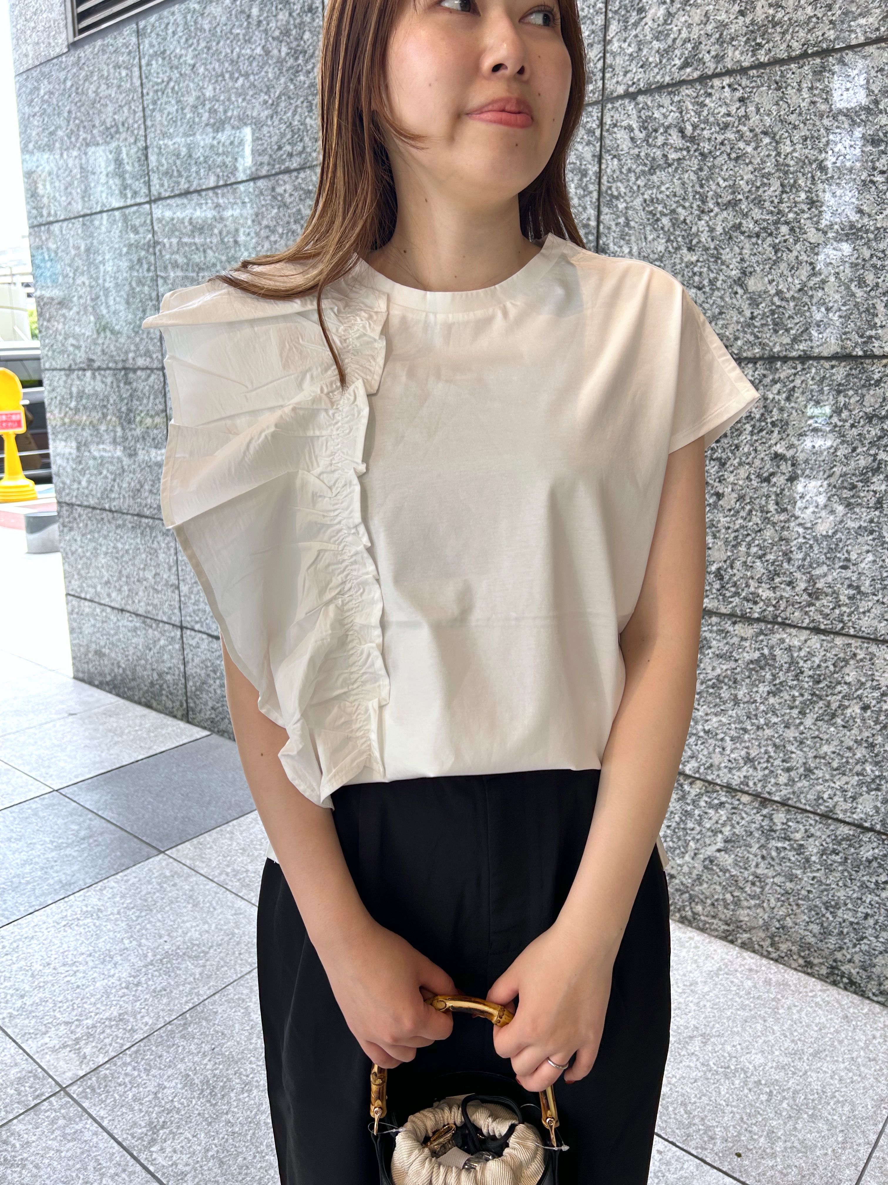 Risaさんの「OPAQUE.CLIP｜【UVケア／接触冷感】アシメフリルドッキングカットソー《洗濯機OK》」を使ったコーディネート