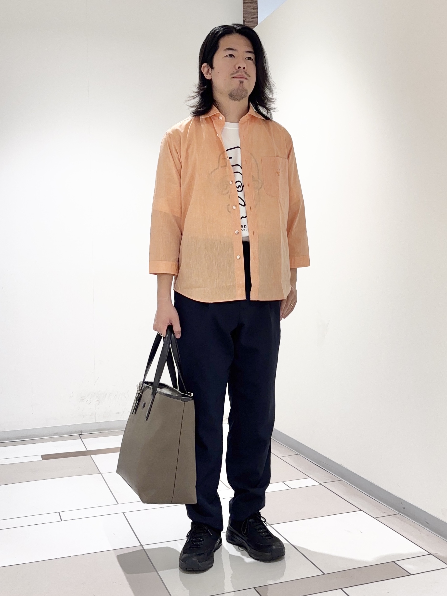 及川さんの「TAKEO KIKUCHI｜【接触冷感】ハイブリッド リネン 七分袖シャツ」を使ったコーディネート
