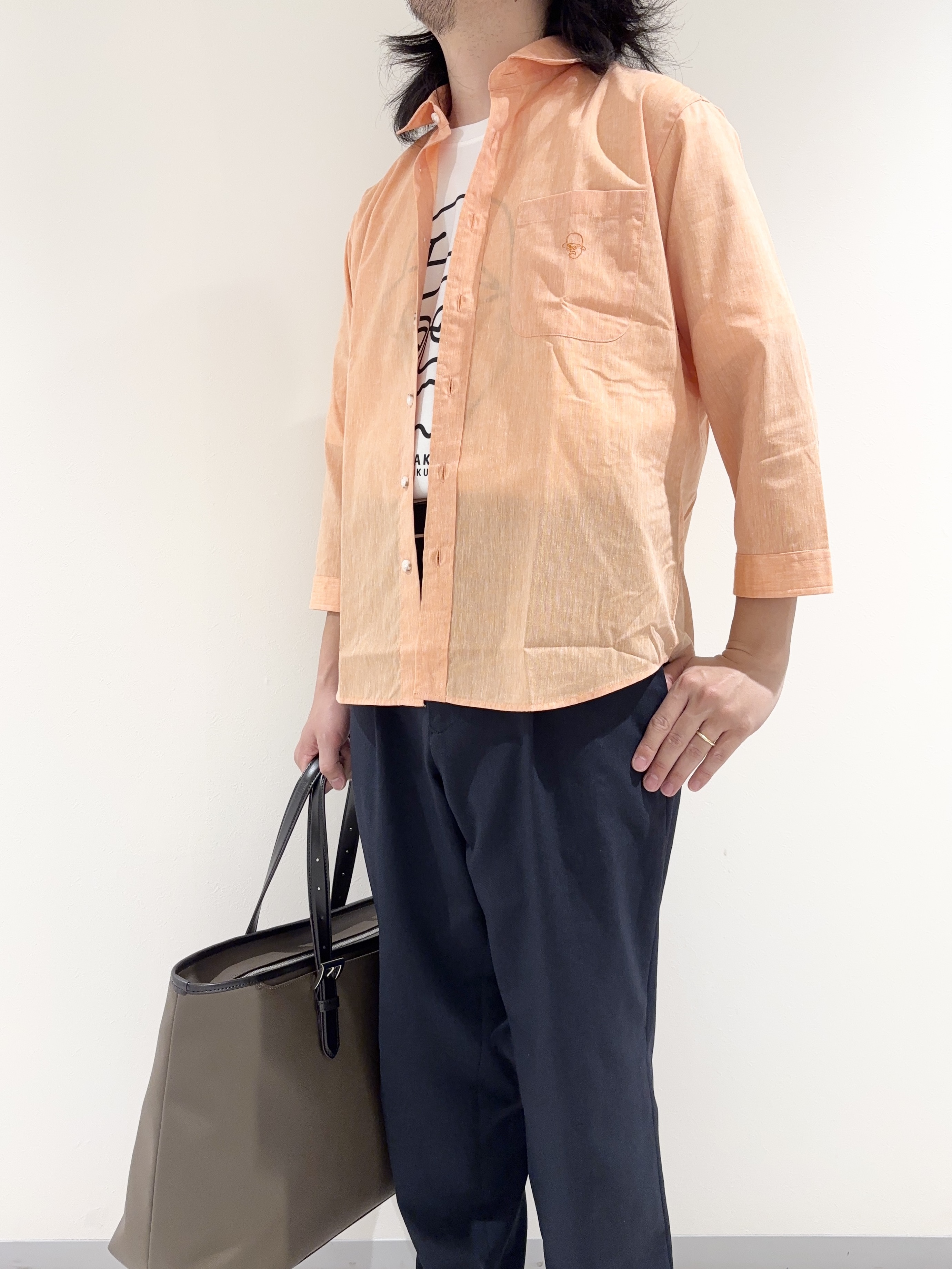 及川さんの「TAKEO KIKUCHI｜【接触冷感】ハイブリッド リネン 七分袖シャツ」を使ったコーディネート