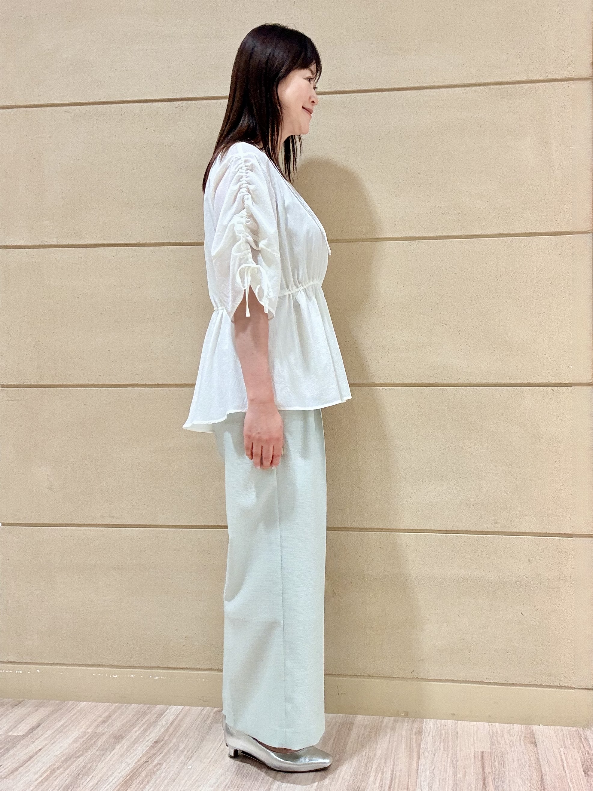 Marさんの「Reflect｜【通気性あり／涼しい／マシンウォッシャブル】ウエストギャザーブラウス」を使ったコーディネート