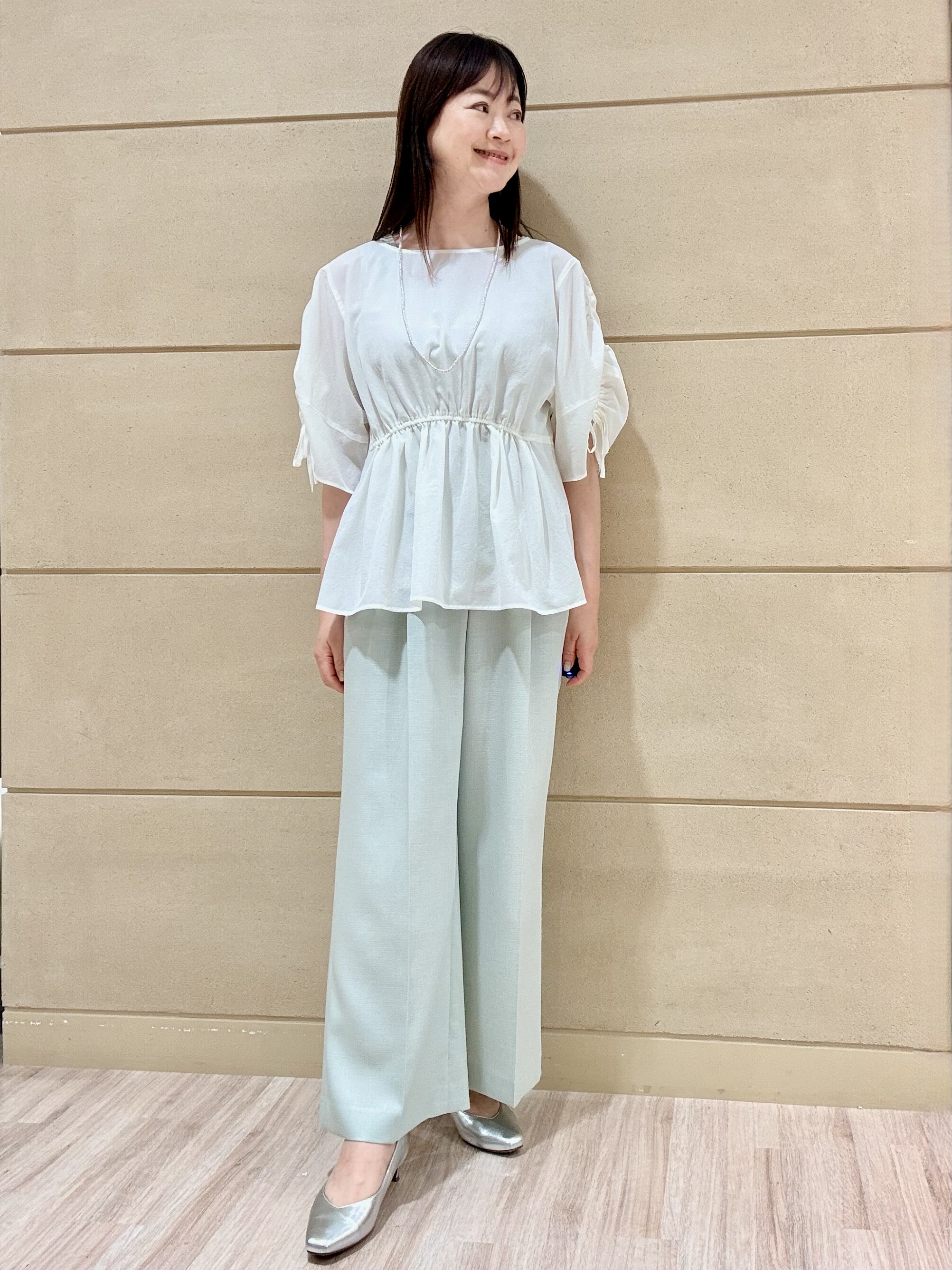 Marさんの「Reflect｜【通気性あり／涼しい／マシンウォッシャブル】ウエストギャザーブラウス」を使ったコーディネート