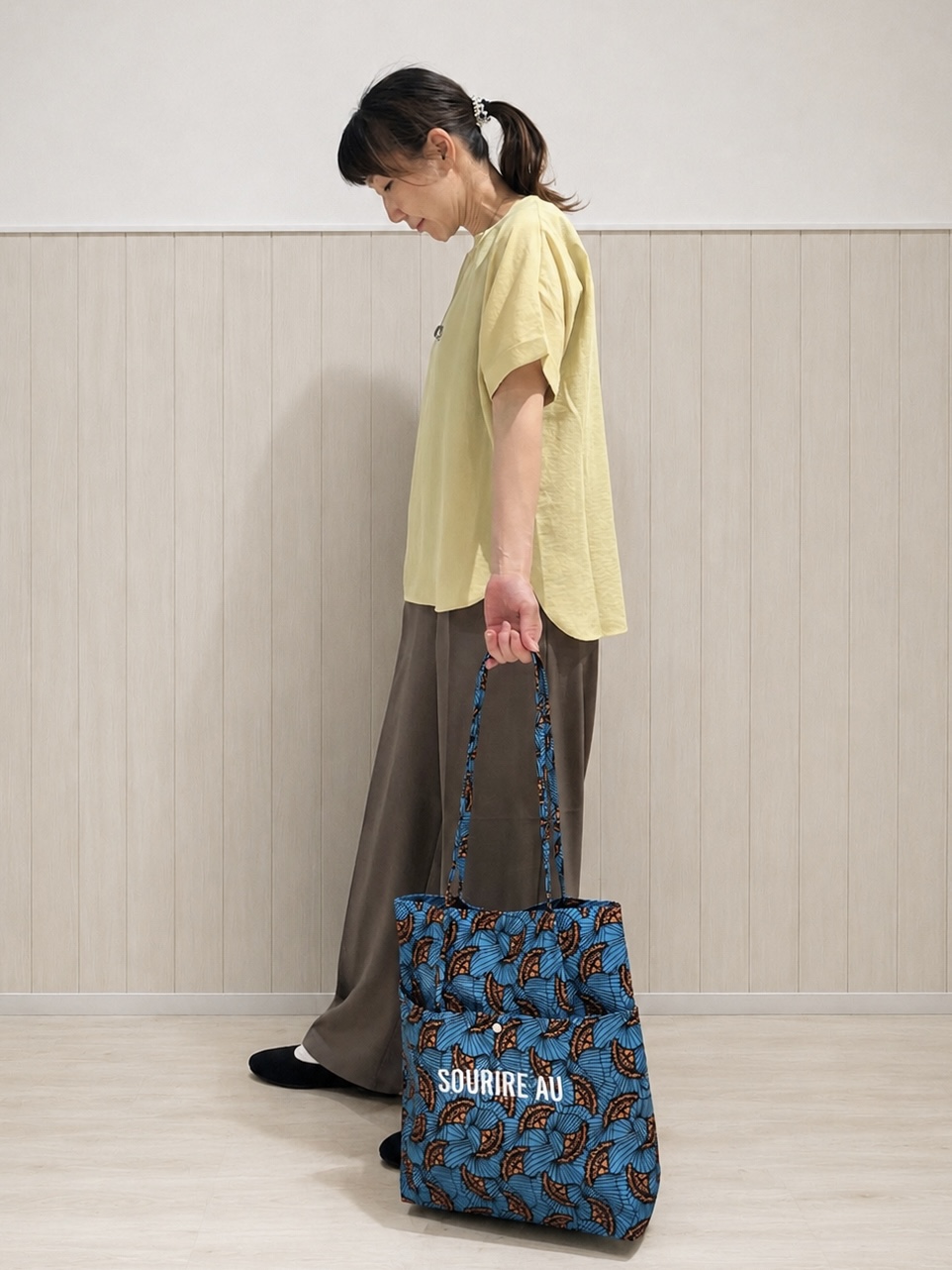 まつみさんの「SHOO･LA･RUE｜【着丈選べる/ひんやり/体型カバー】洗濯後しわになりにくい さらさらドルマンブラウス」を使ったコーディネート