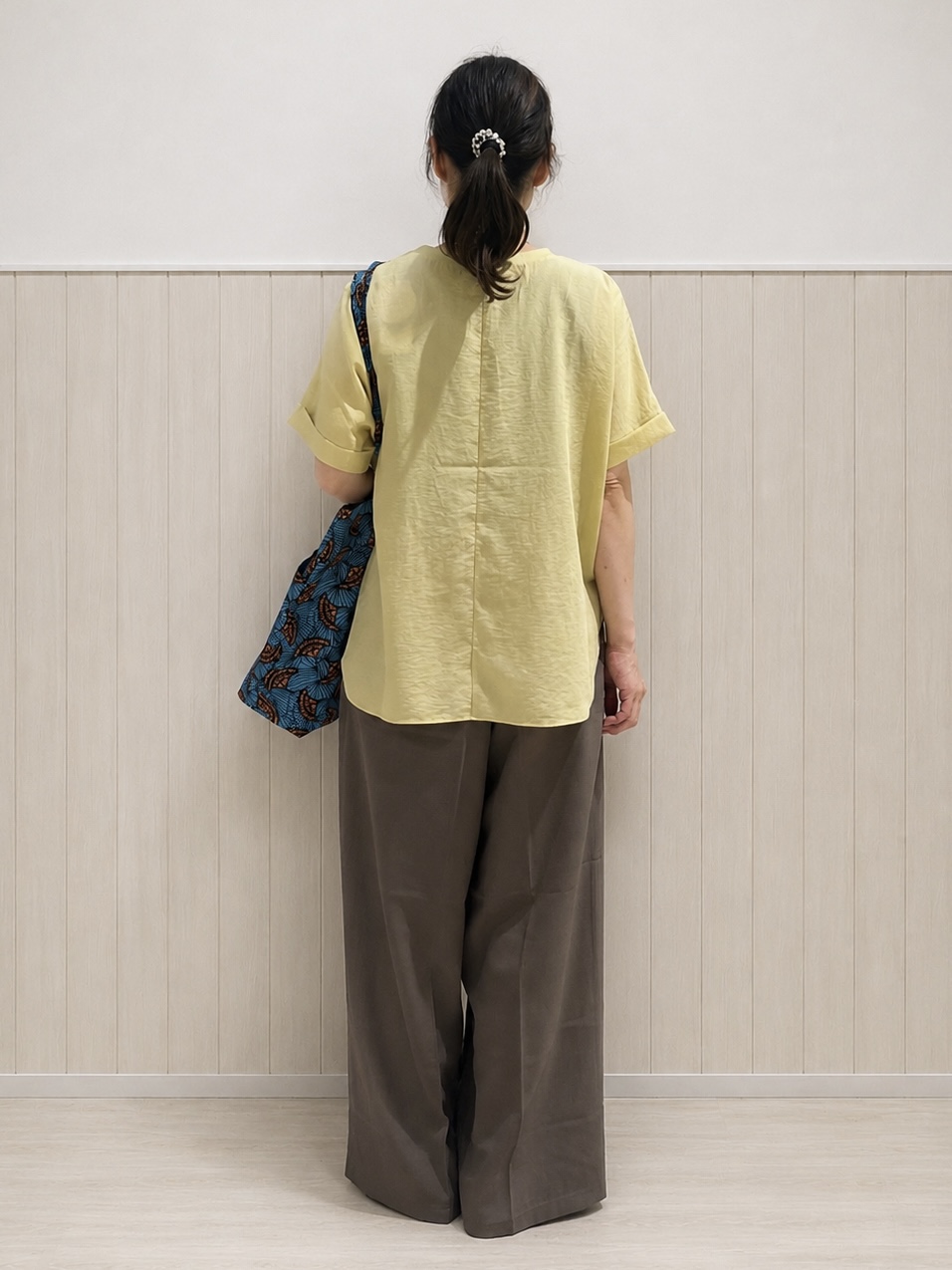 まつみさんの「SHOO･LA･RUE｜【着丈選べる/ひんやり/体型カバー】洗濯後しわになりにくい さらさらドルマンブラウス」を使ったコーディネート