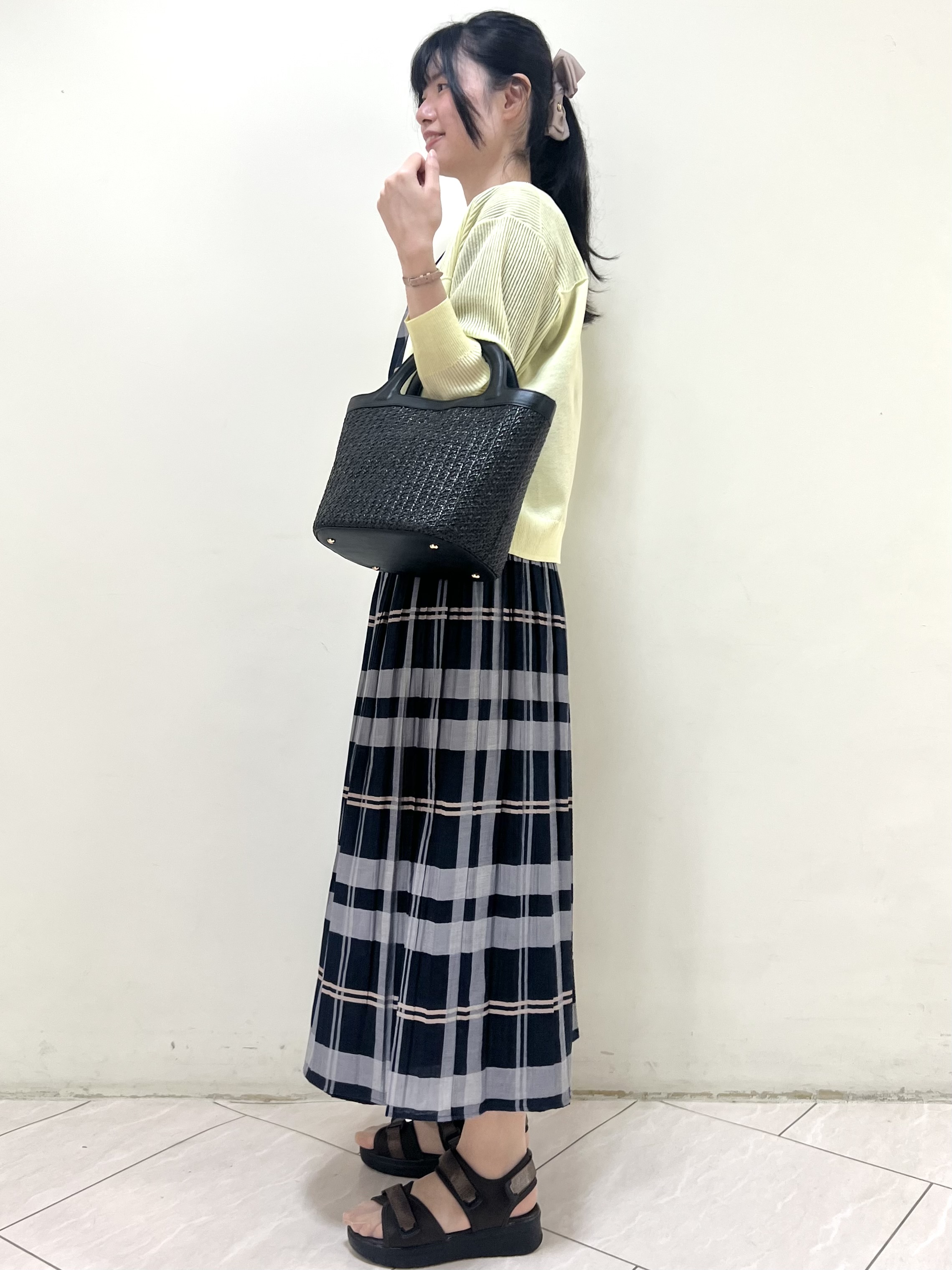 yanaさんの「Reflect｜Vネックニットカーディガン」を使ったコーディネート