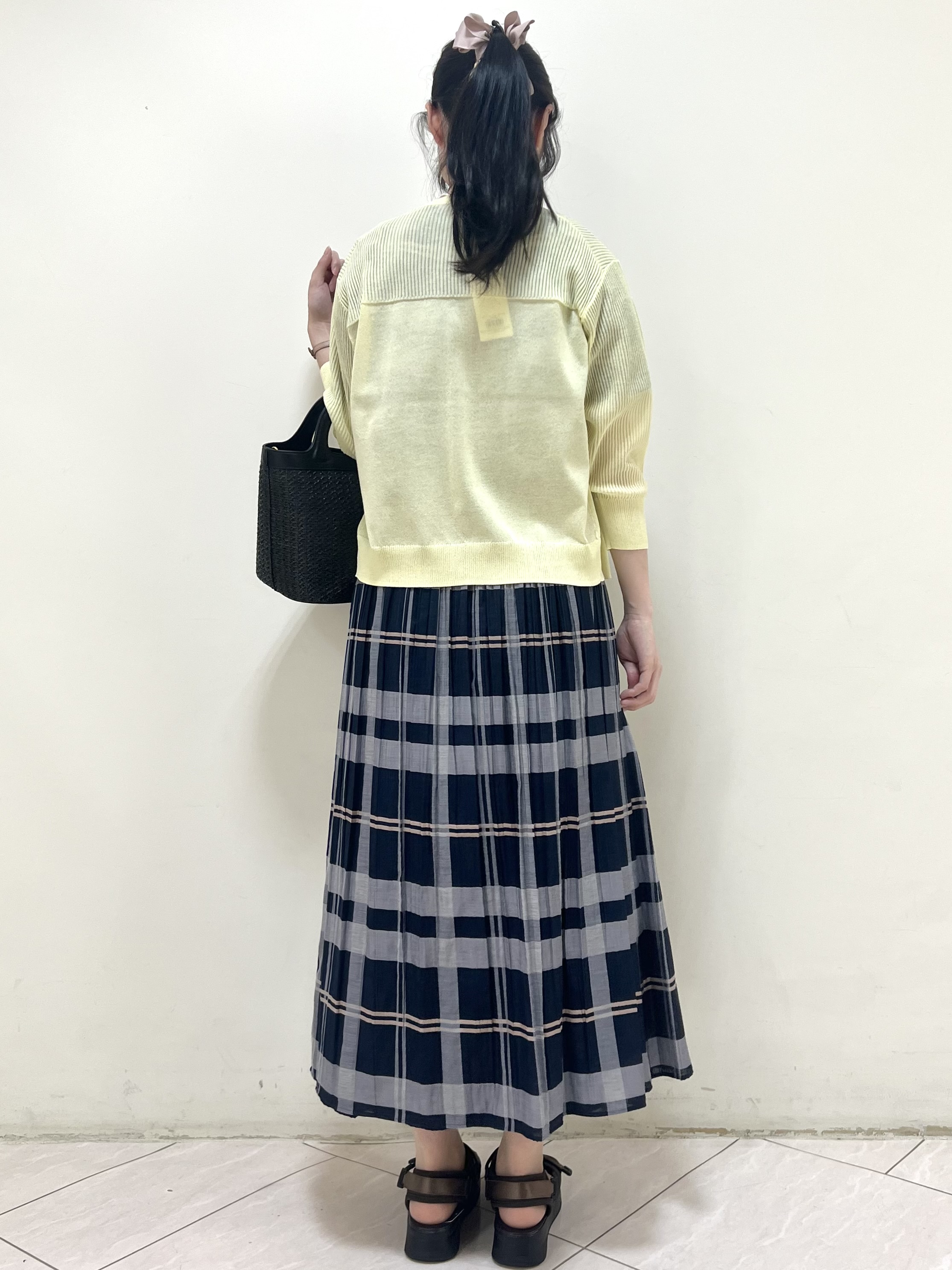 yanaさんの「Reflect｜Vネックニットカーディガン」を使ったコーディネート
