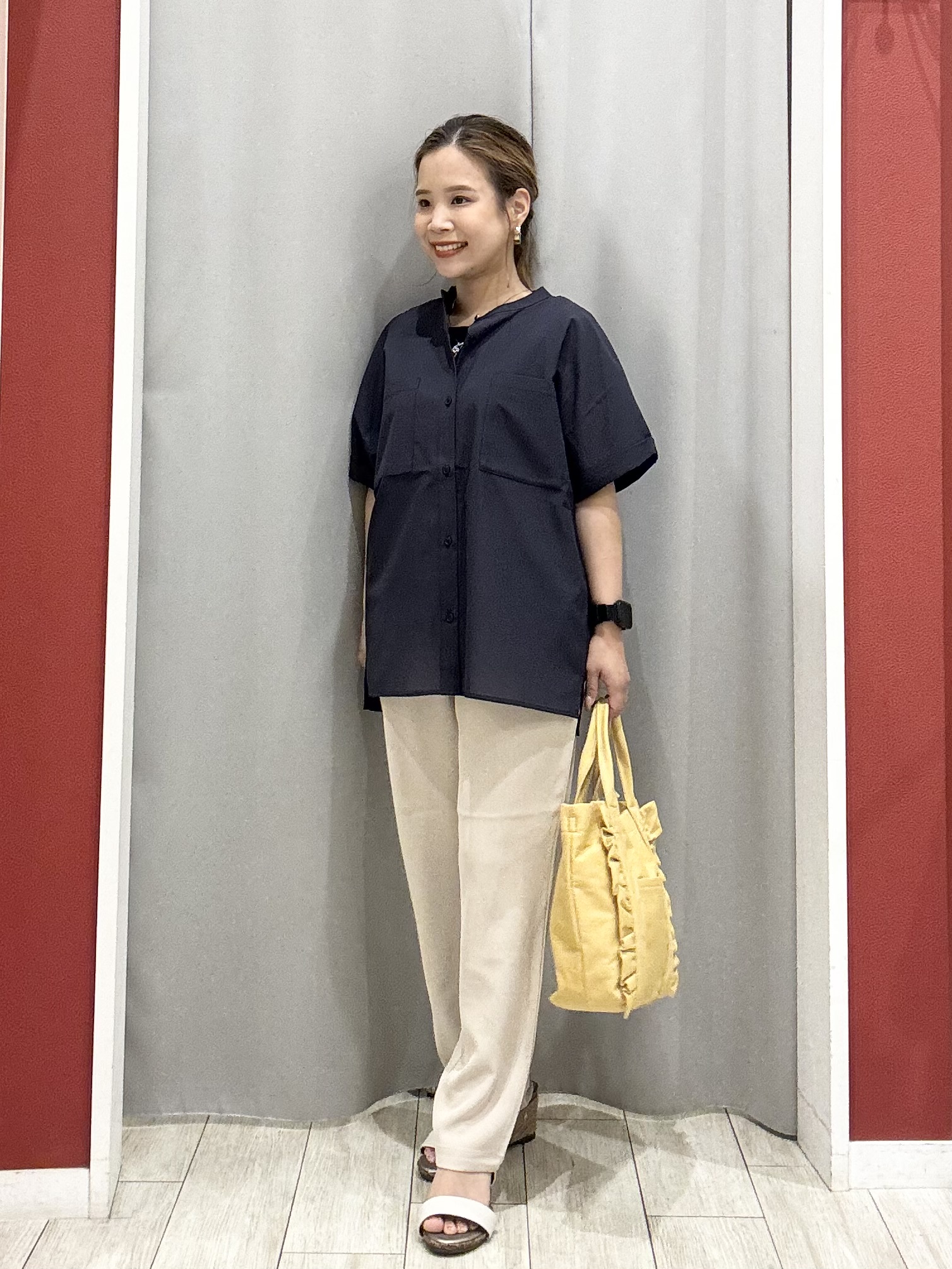 shioさんの「SHOO･LA･RUE｜【さらり快適/UV/S-LL】風が通り抜ける ひんやり半袖バンドカラーシアーシャツ」を使ったコーディネート
