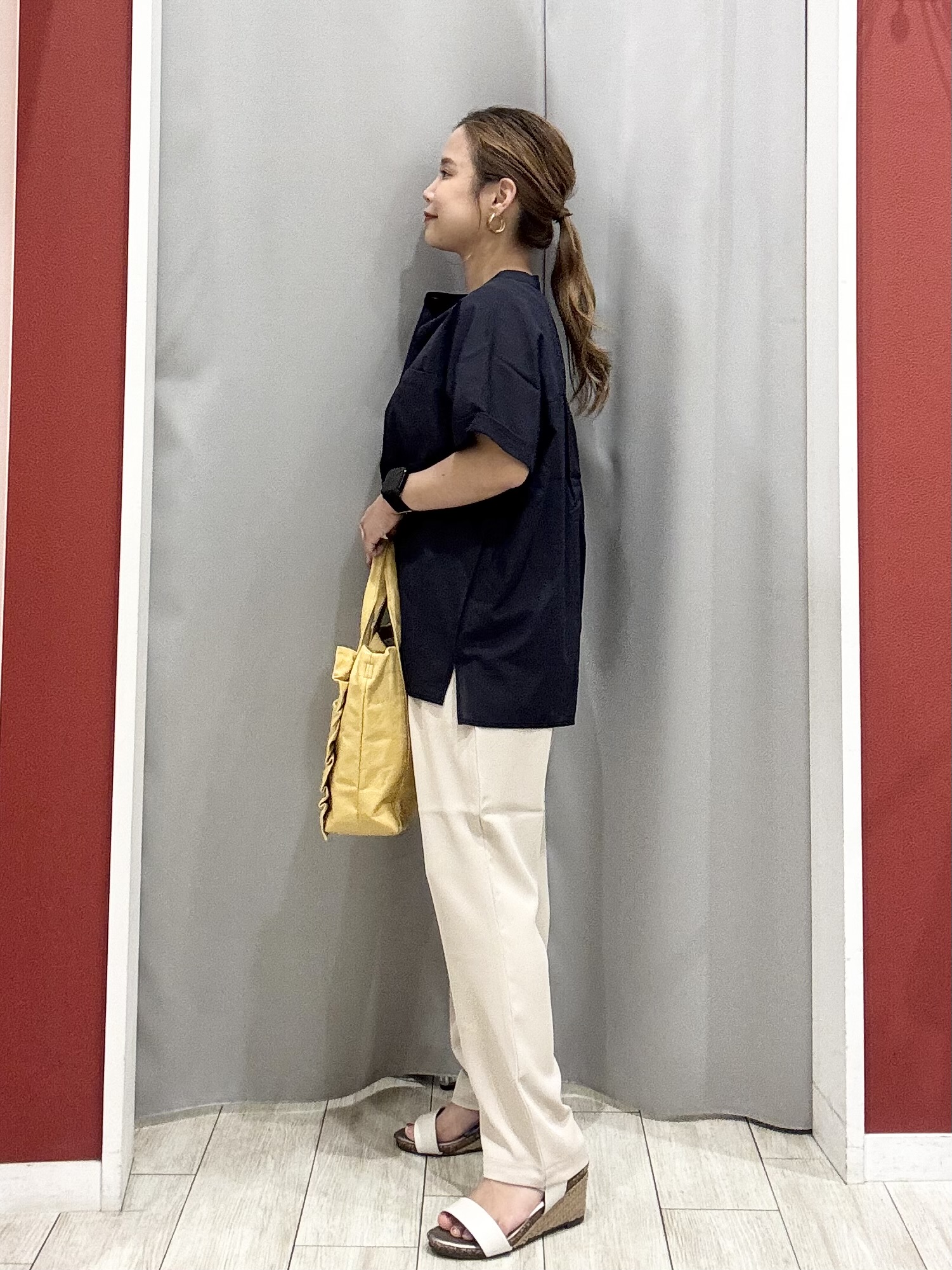 shioさんの「SHOO･LA･RUE｜【さらり快適/UV/S-LL】風が通り抜ける ひんやり半袖バンドカラーシアーシャツ」を使ったコーディネート