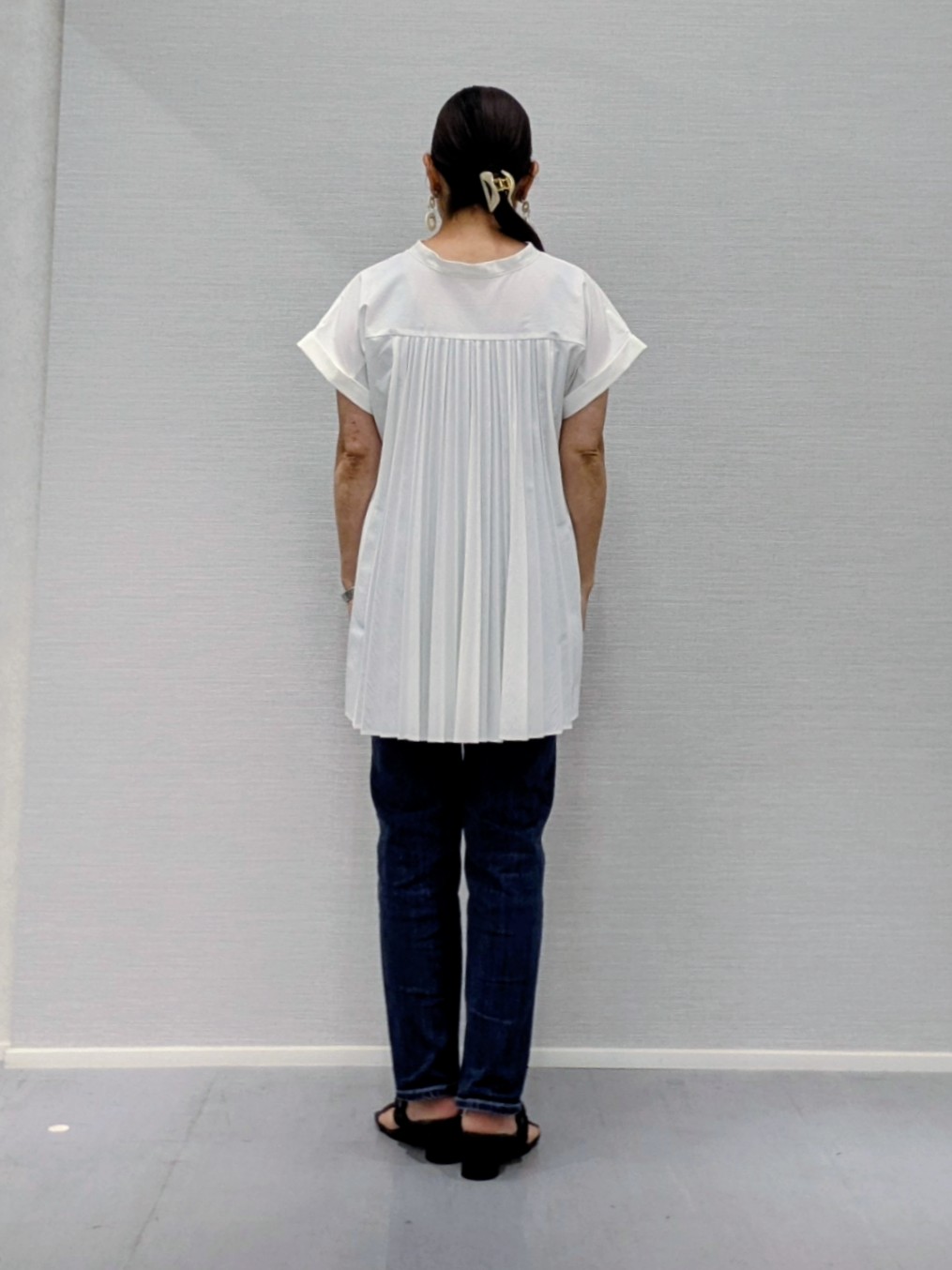 makkyさんの「UNTITLED｜【多機能付き】バックプリーツデザインブラウス」を使ったコーディネート